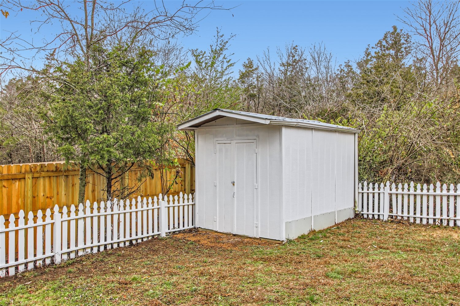 711 Bob White Ct