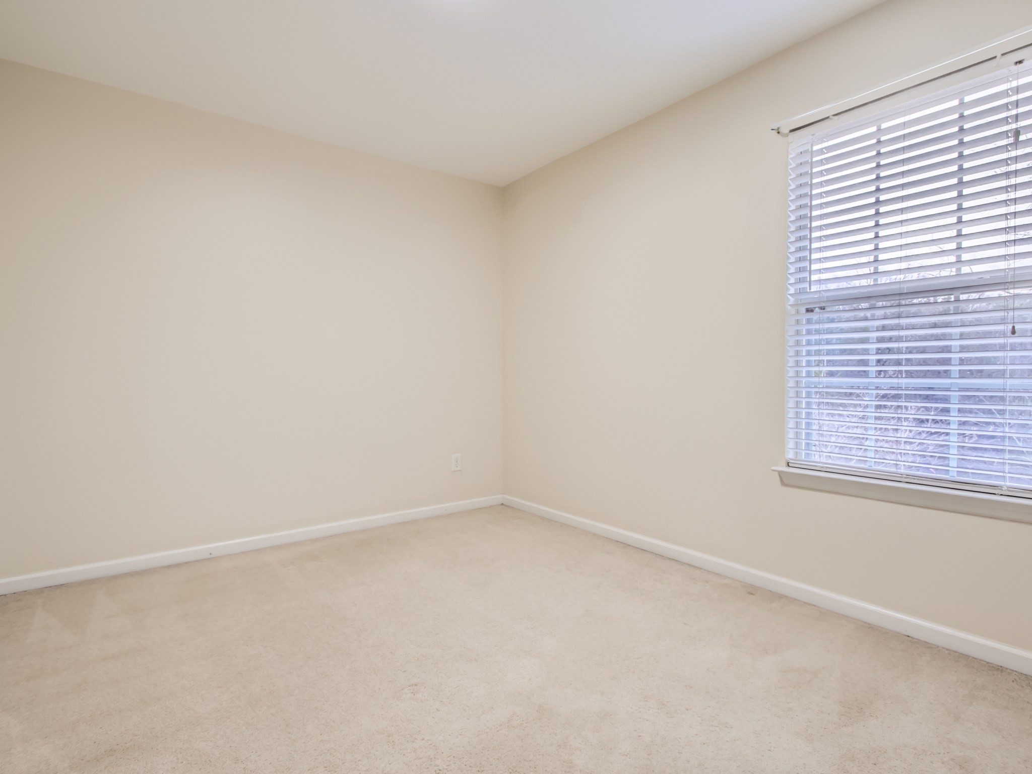711 Bob White Ct
