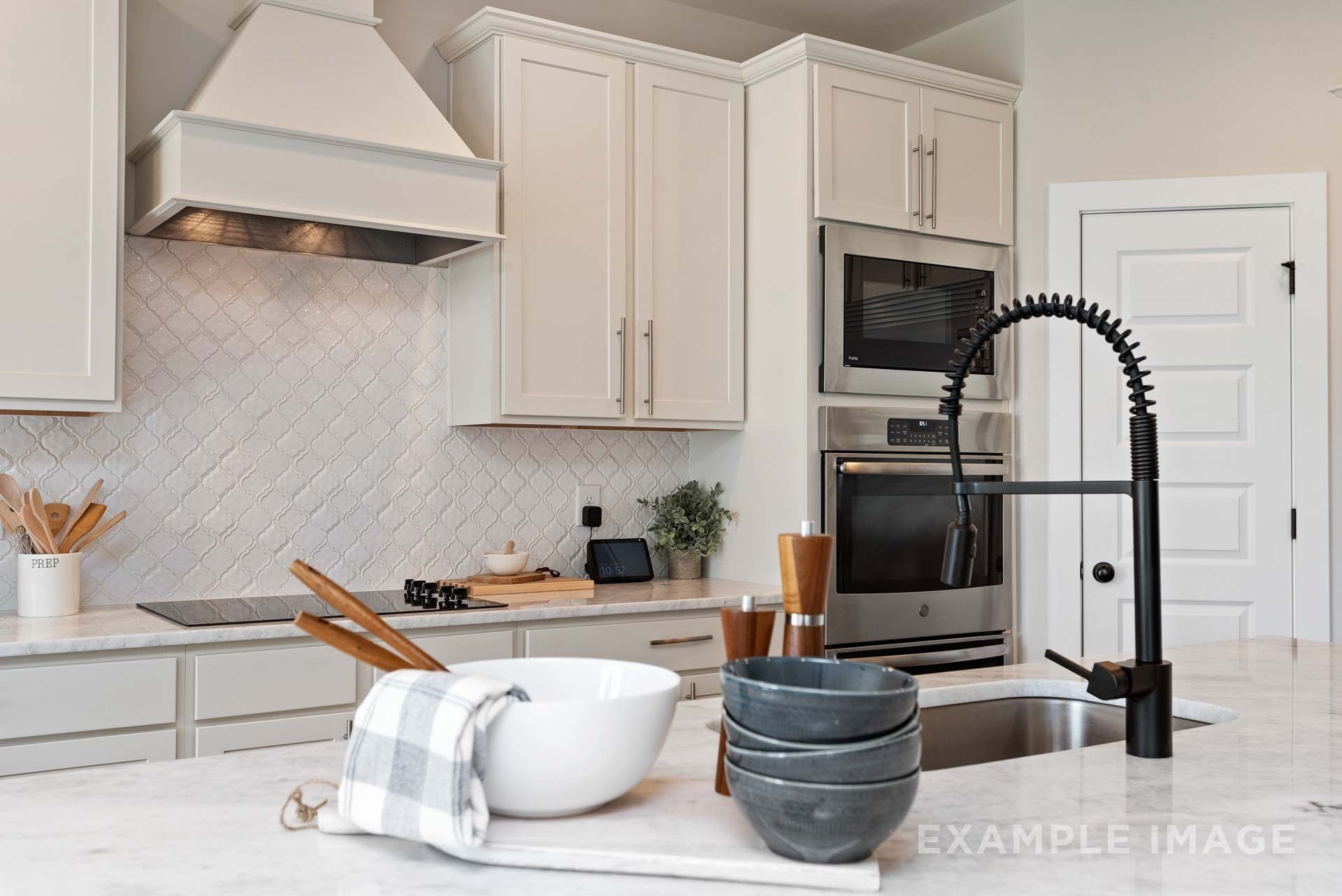 2402 Sunnyview Cove
