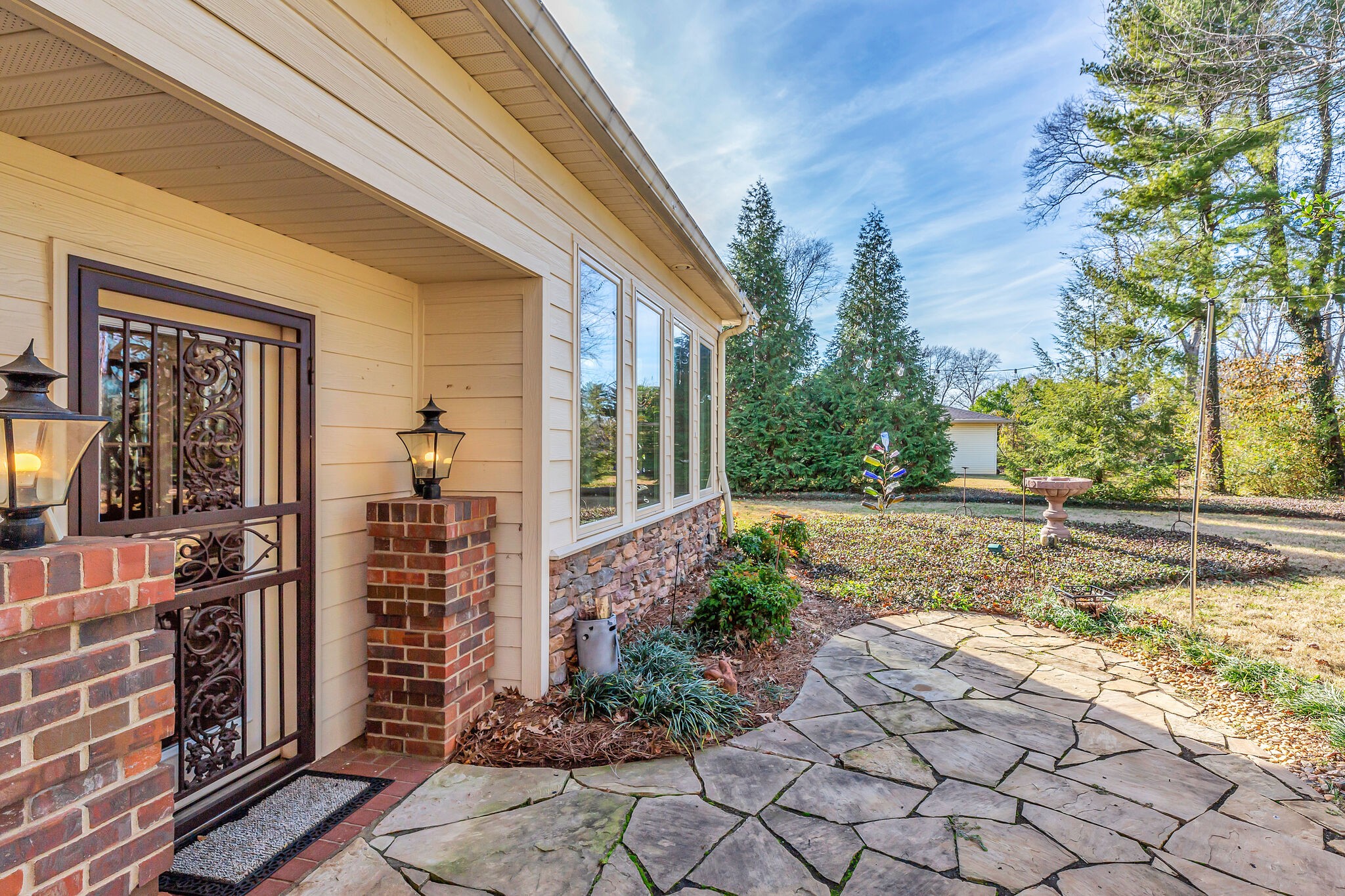511 Woodmore Dr