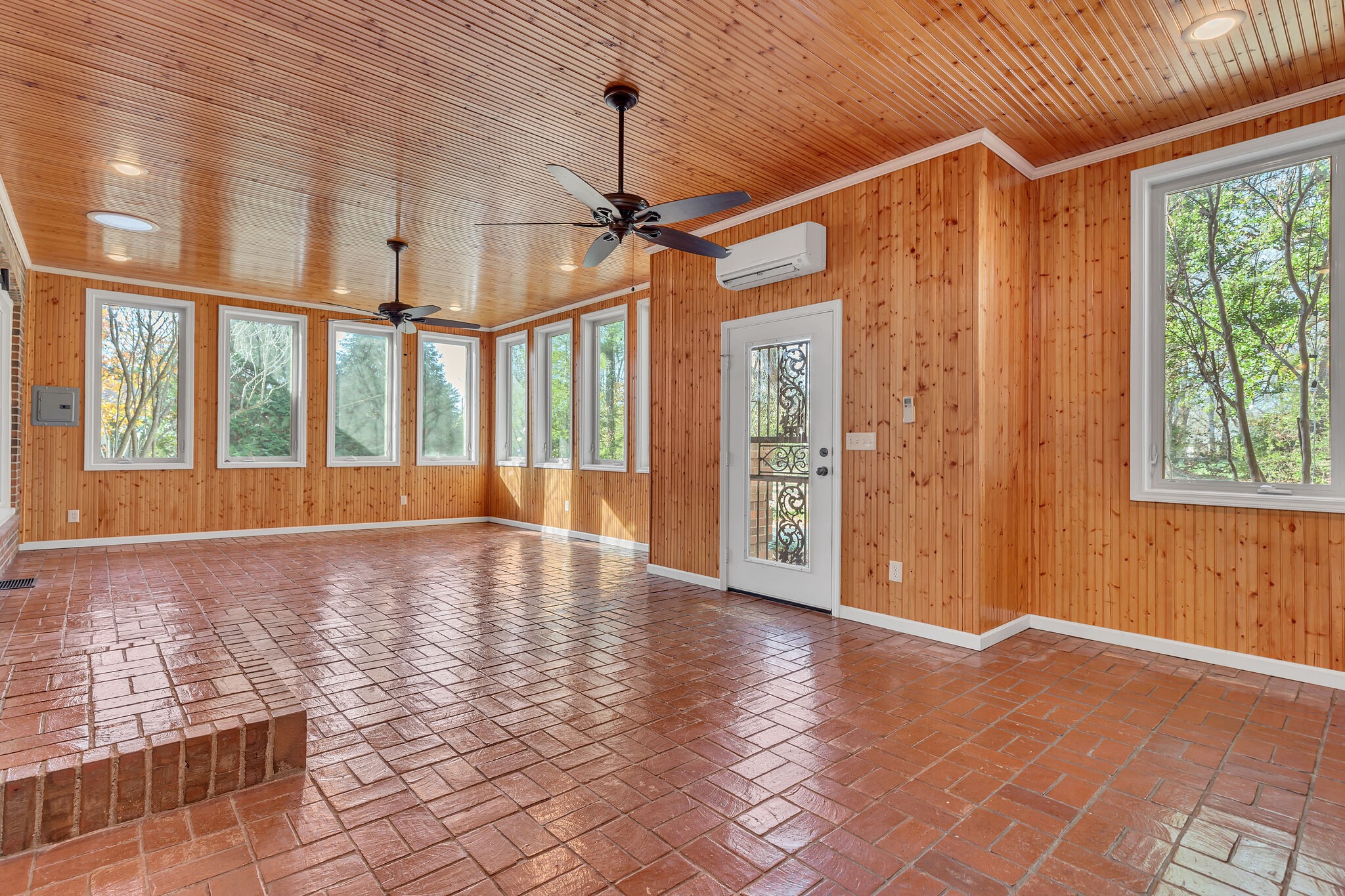 511 Woodmore Dr