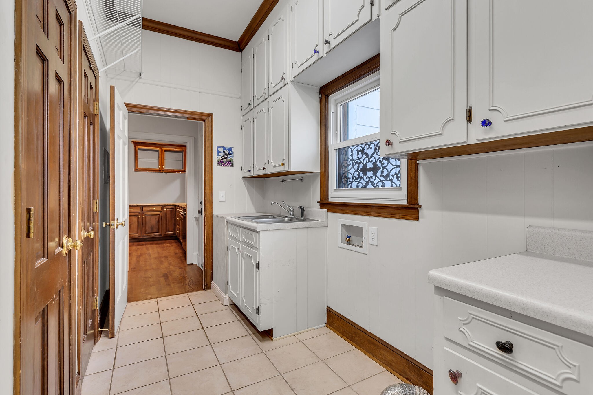 511 Woodmore Dr