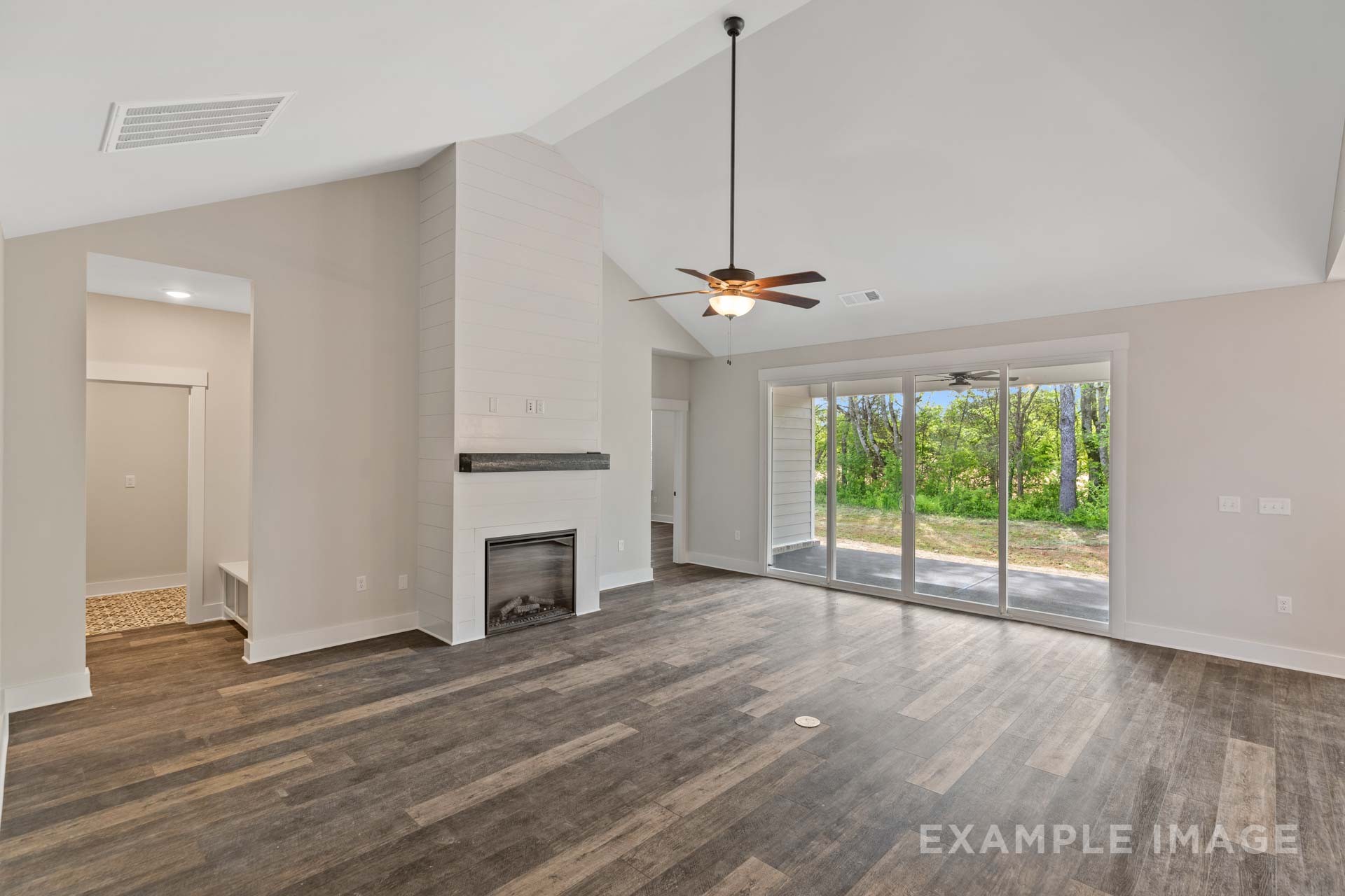2933 Woodcrest Drive