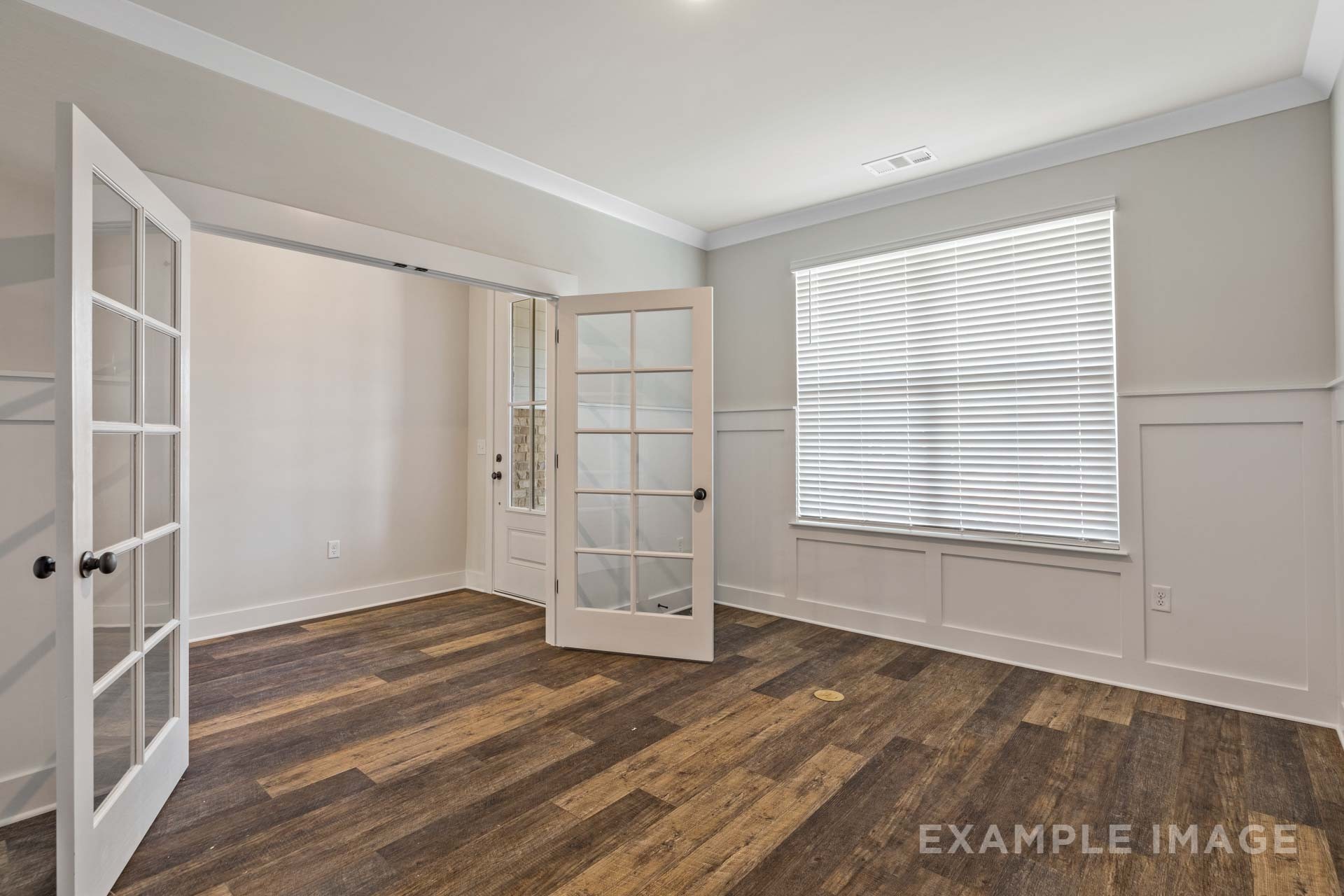2933 Woodcrest Drive