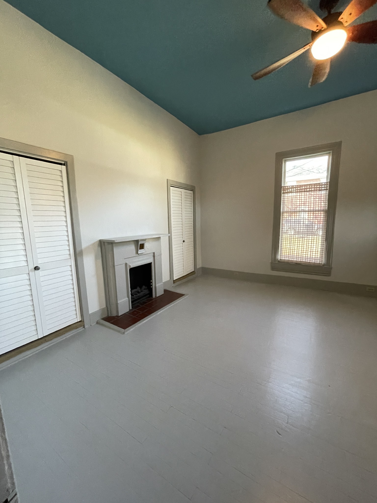 321 E Lytle St