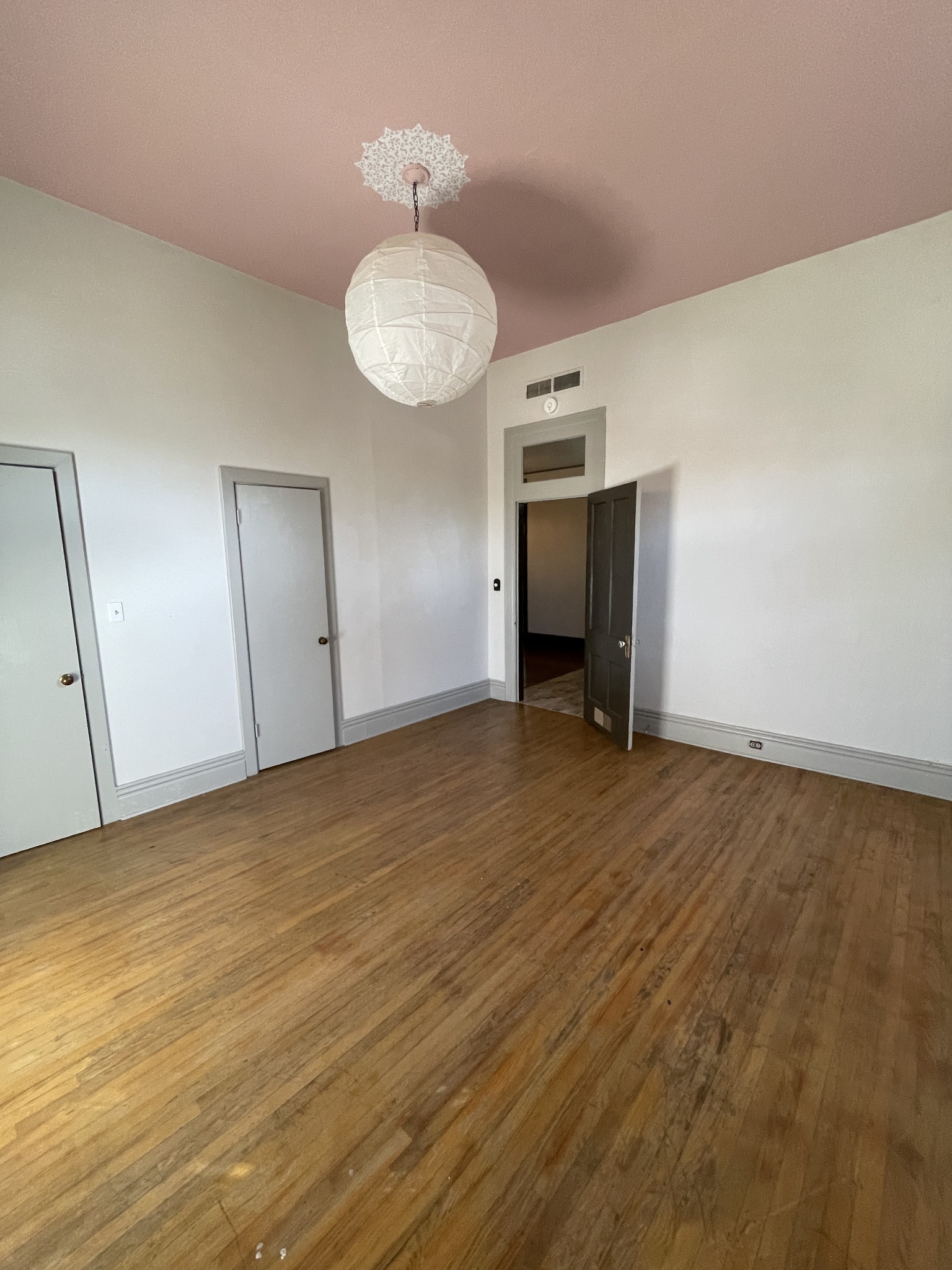 321 E Lytle St
