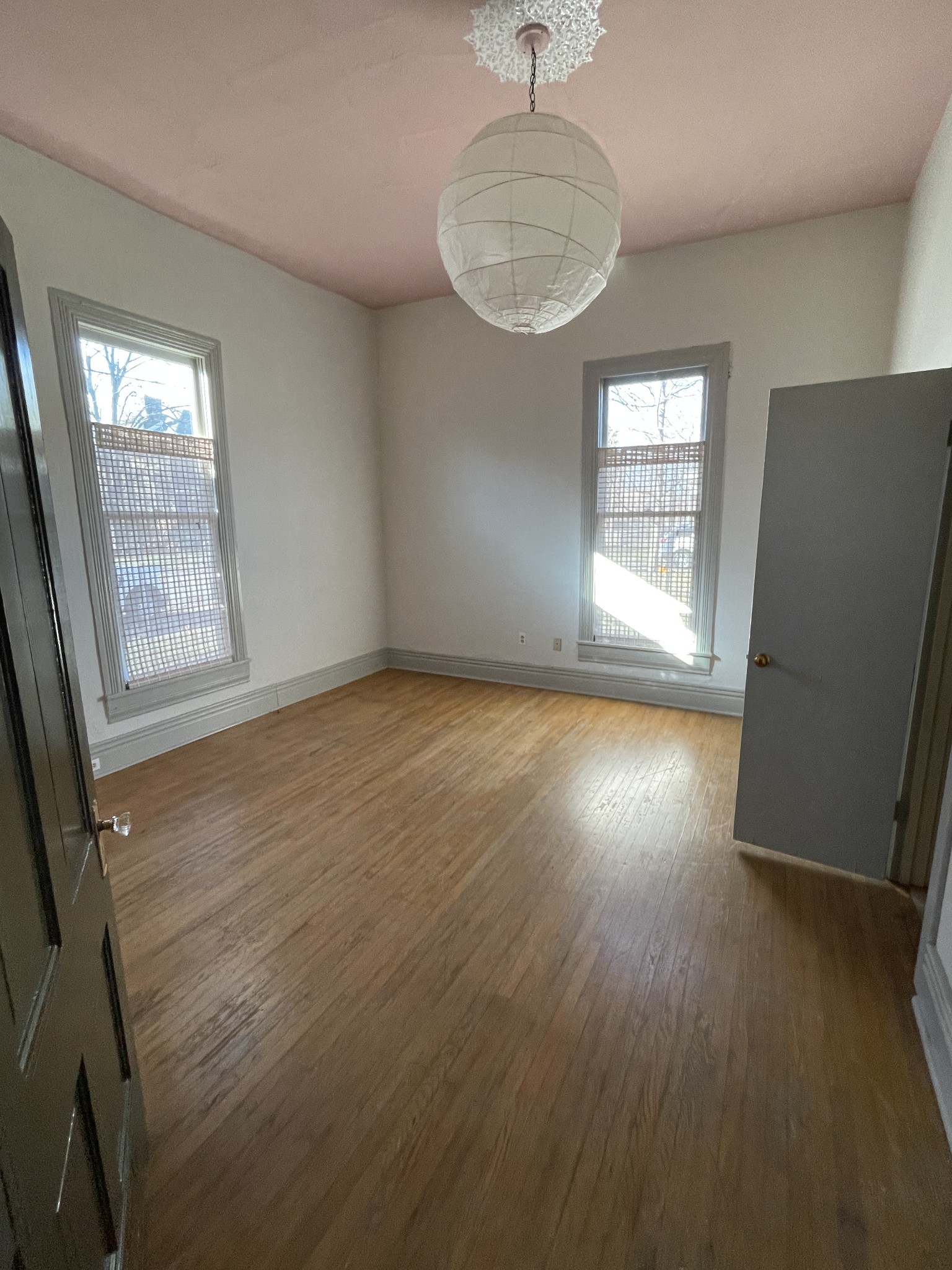 321 E Lytle St