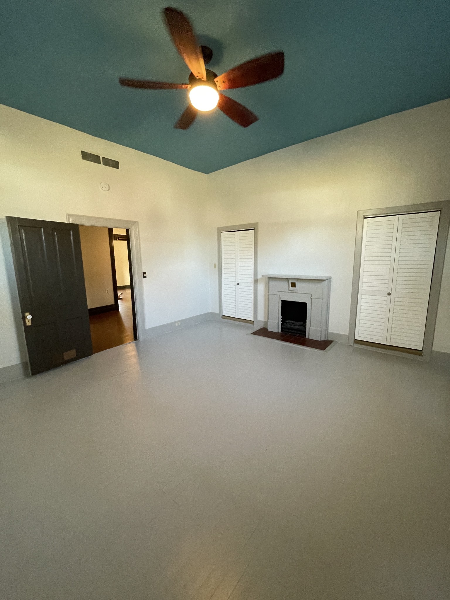 321 E Lytle St