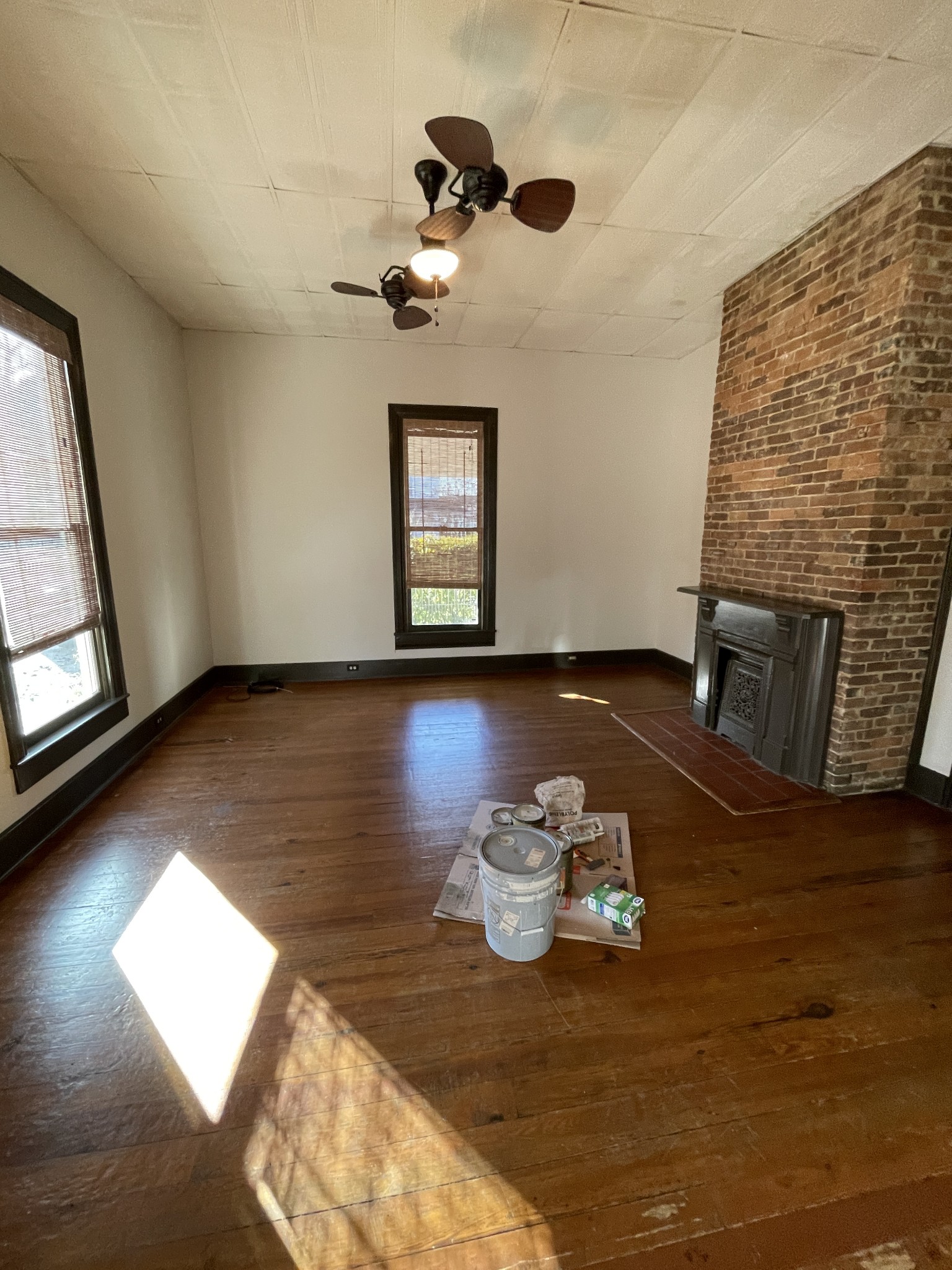 321 E Lytle St
