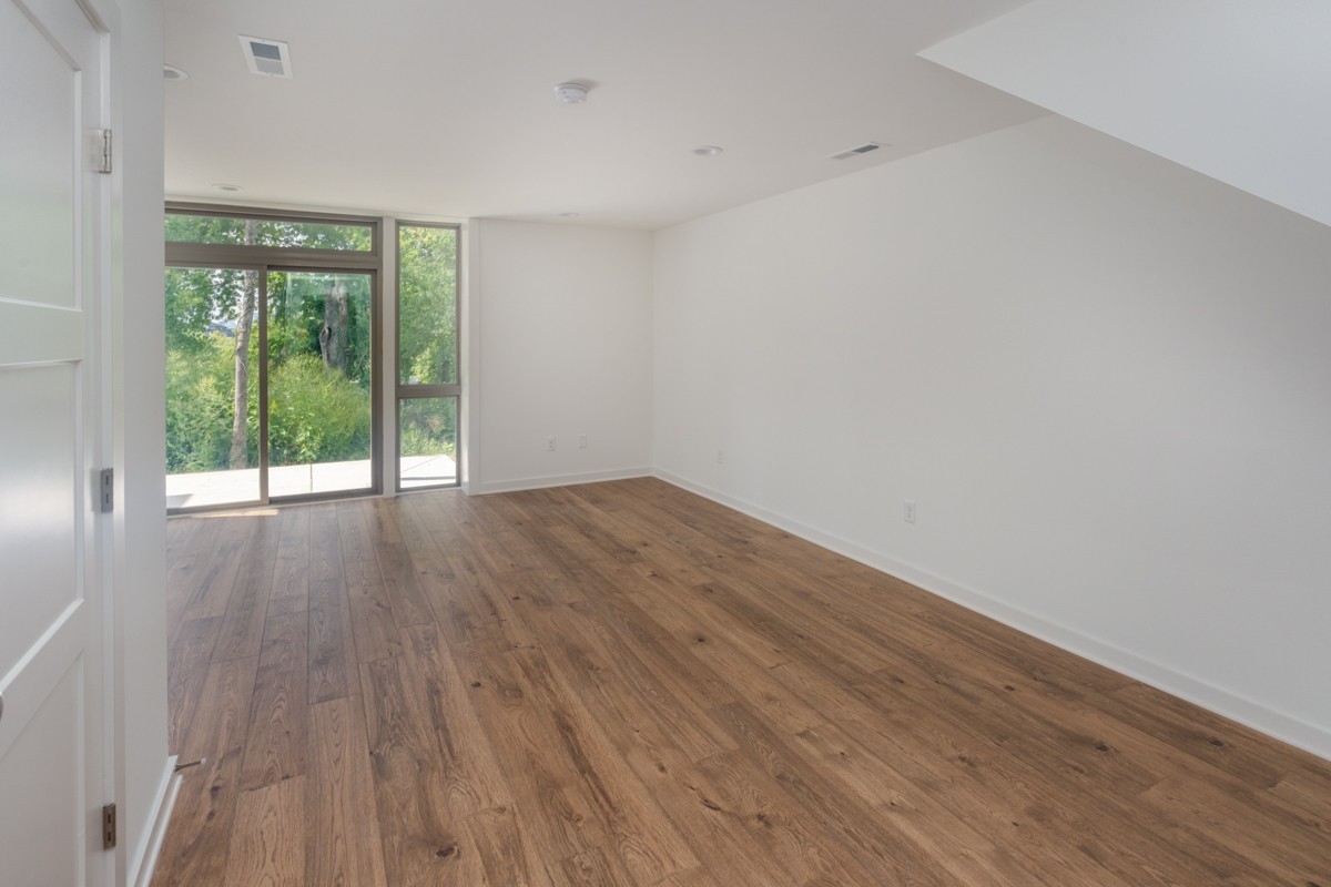 3075 Edwin Cir