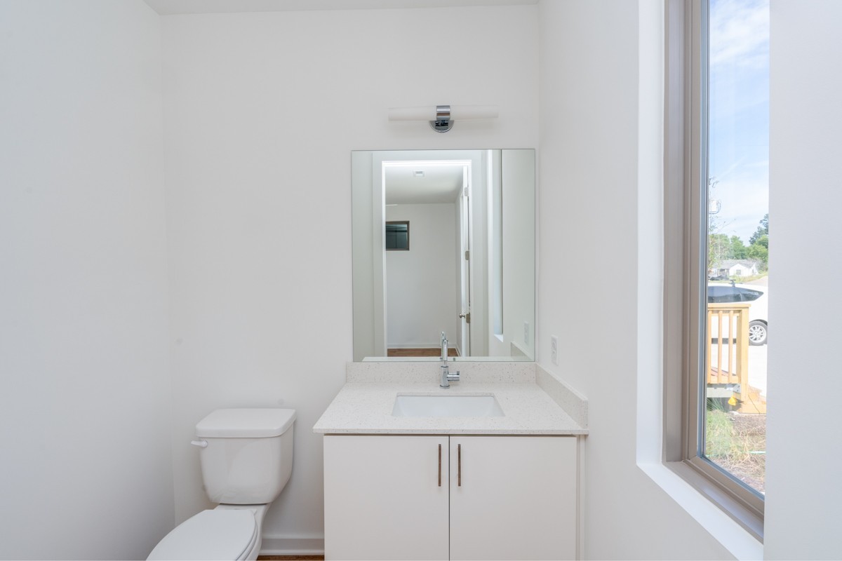 3075 Edwin Cir