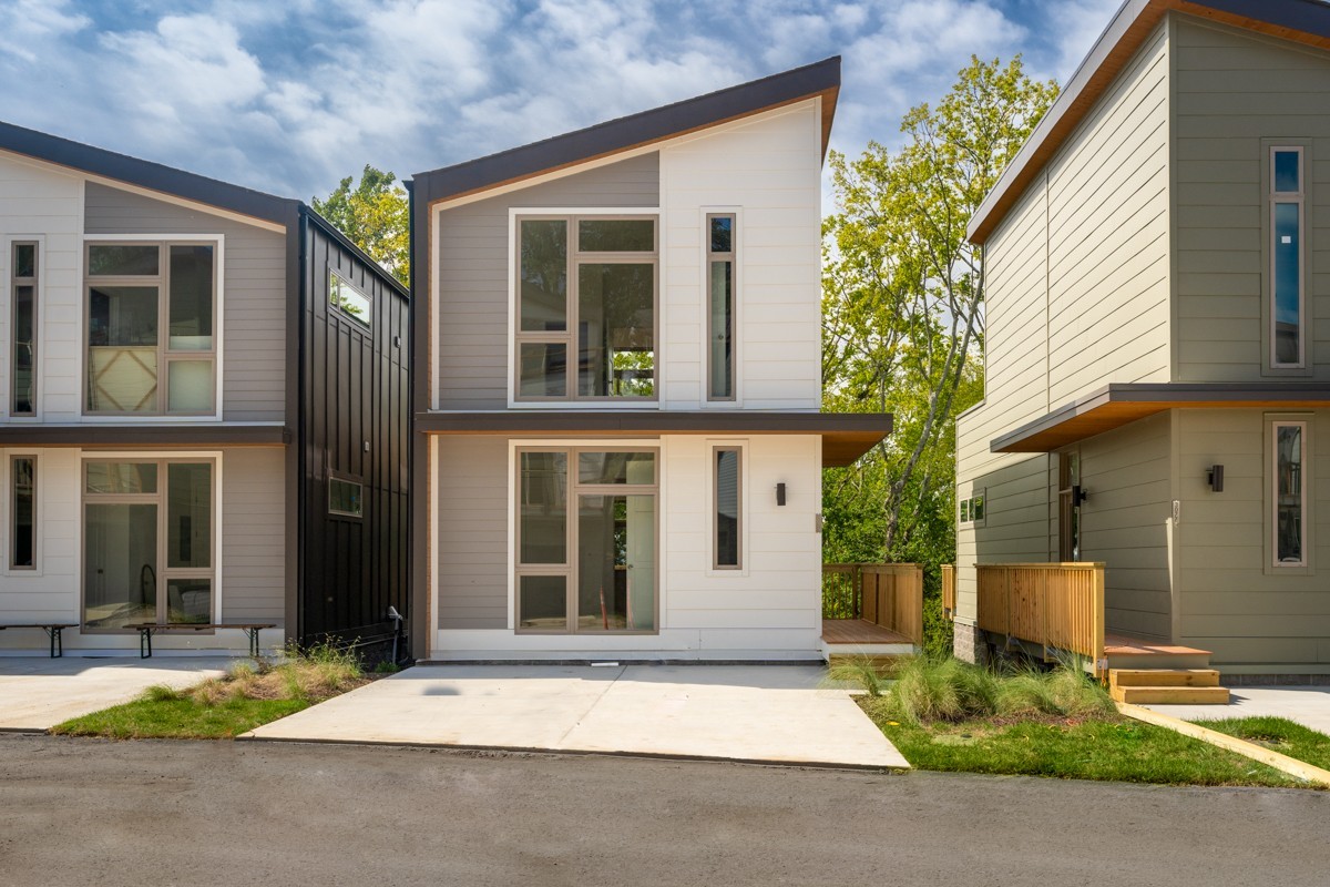 3075 Edwin Cir