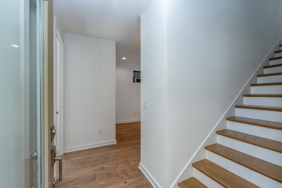 3075 Edwin Cir