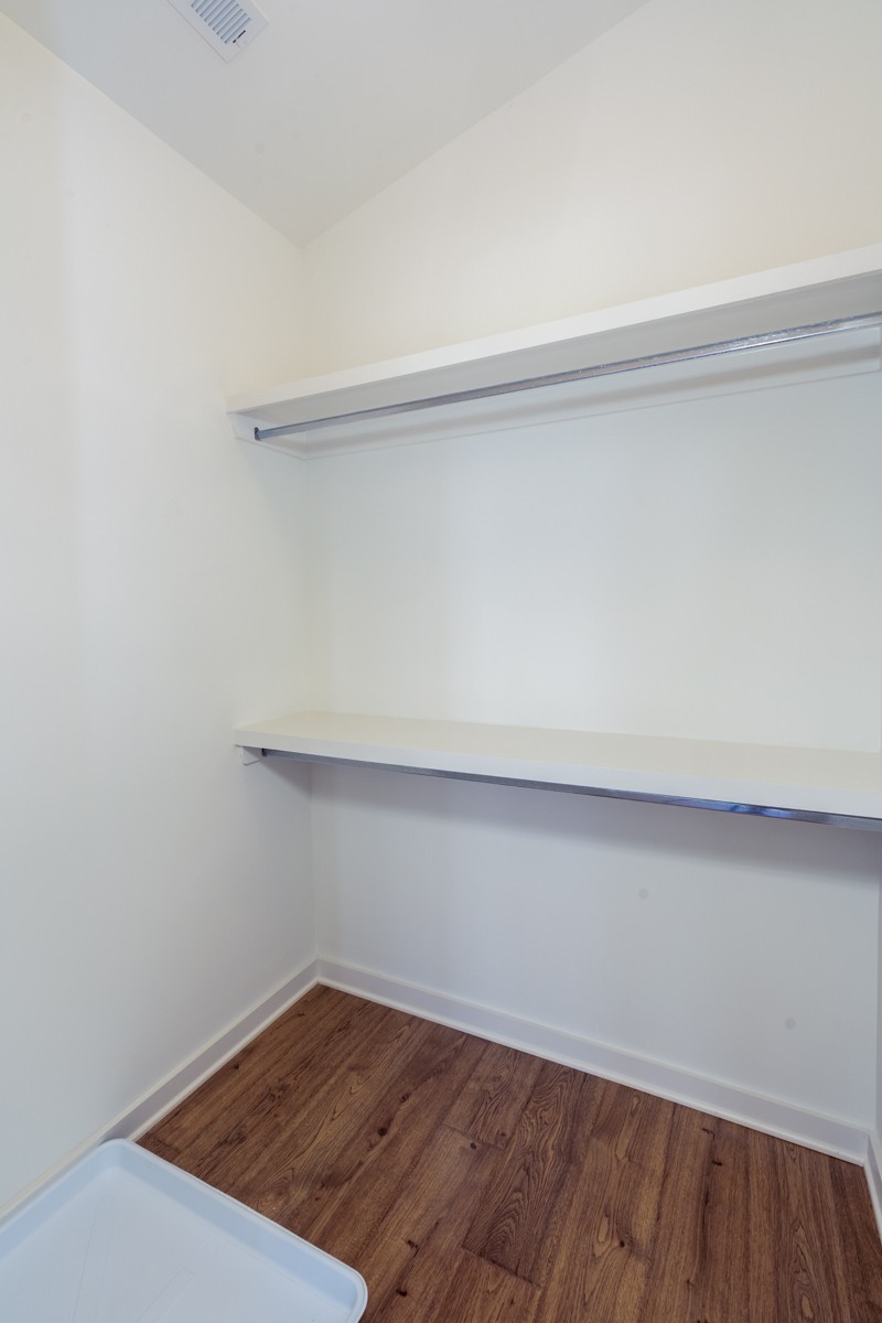 3075 Edwin Cir