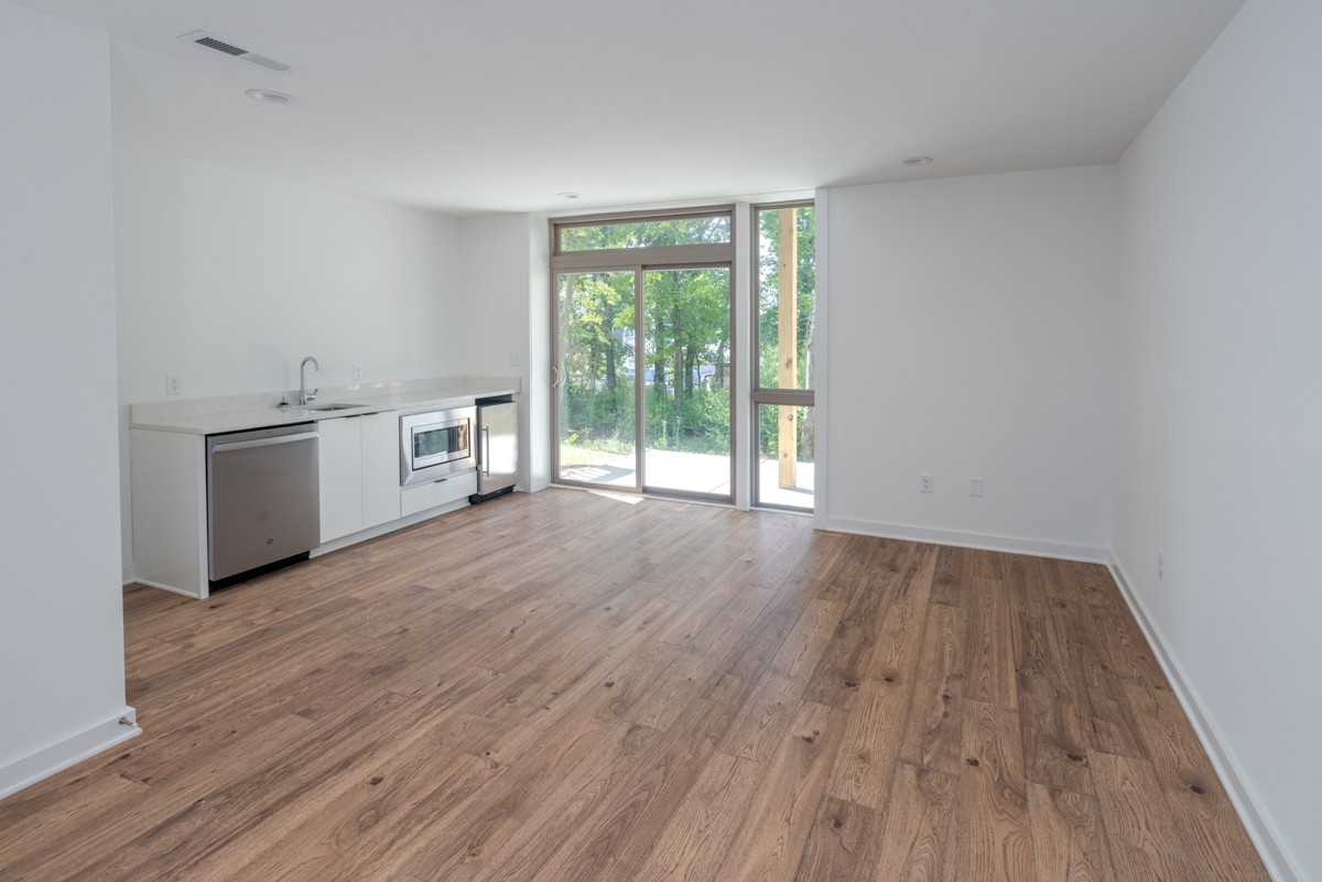 3075 Edwin Cir