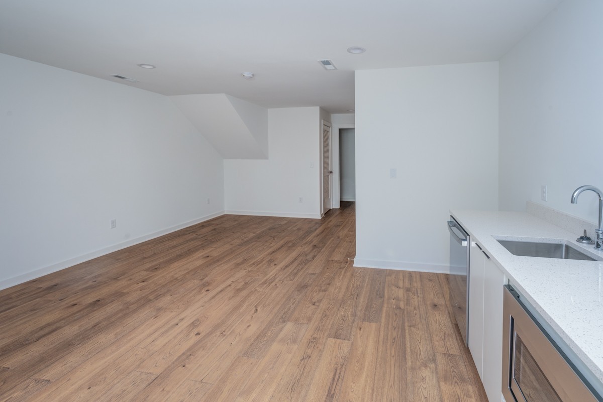 3075 Edwin Cir