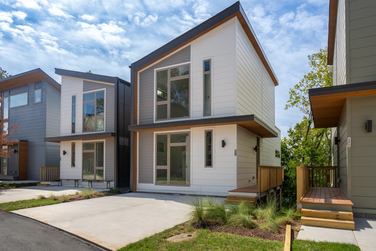 3075 Edwin Cir