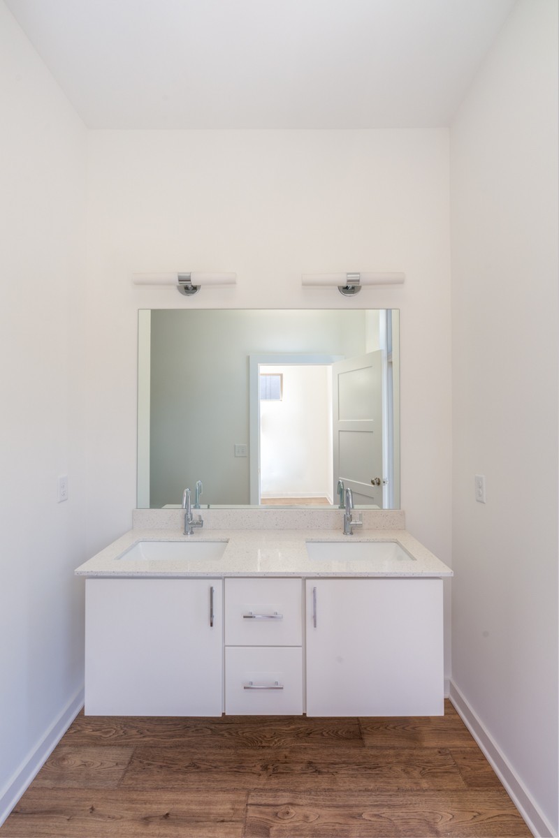 3075 Edwin Cir