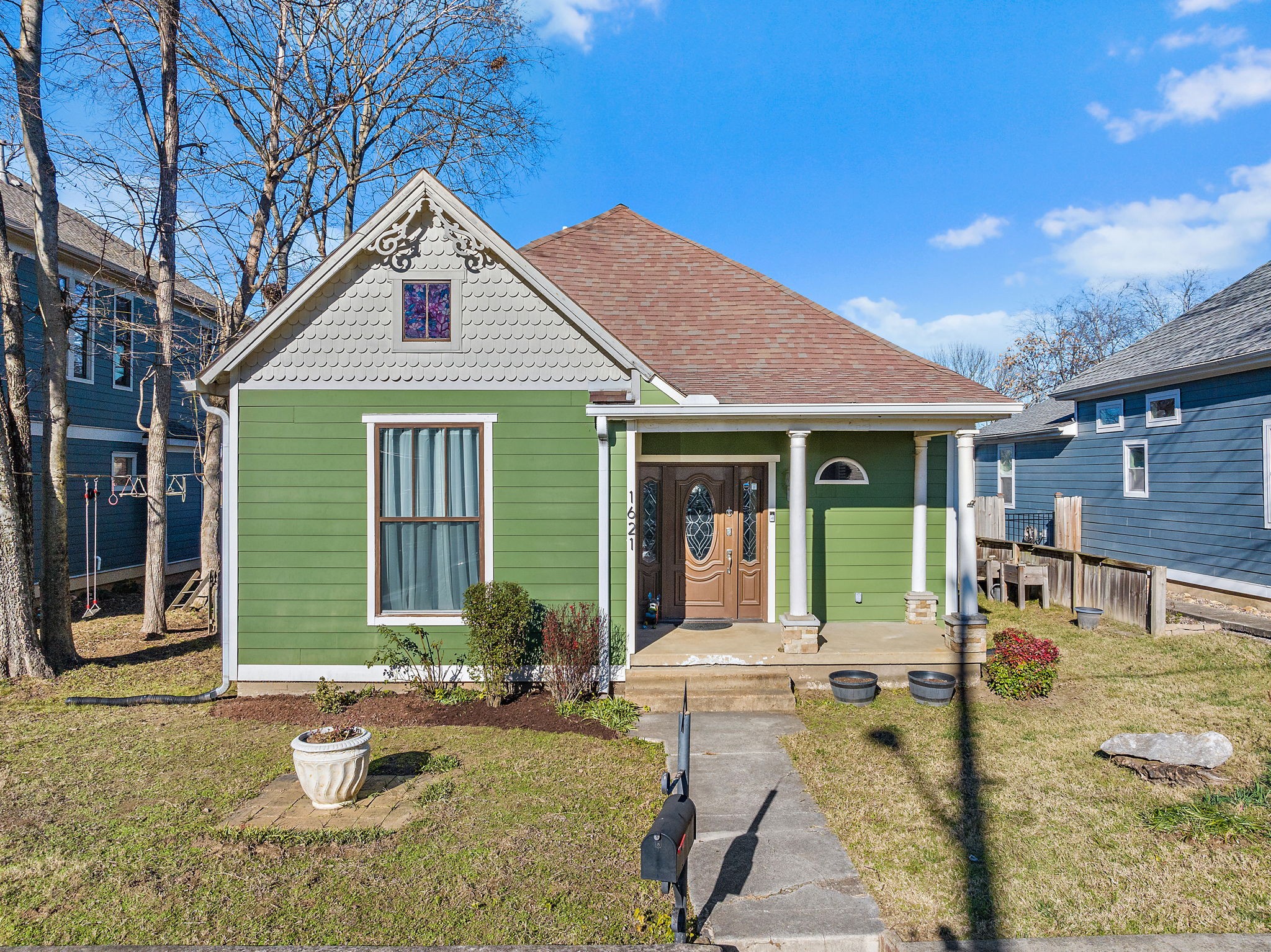 1621 Long Ave