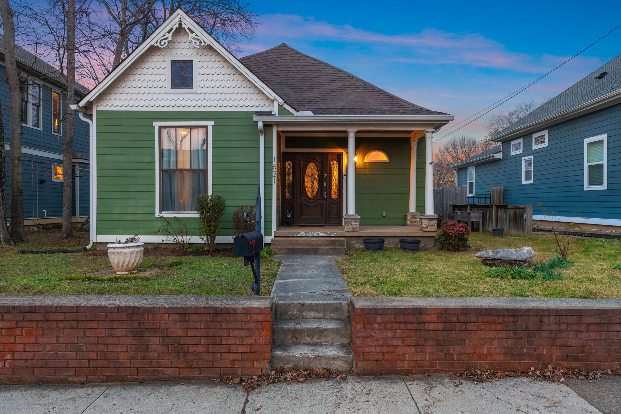 1621 Long Ave