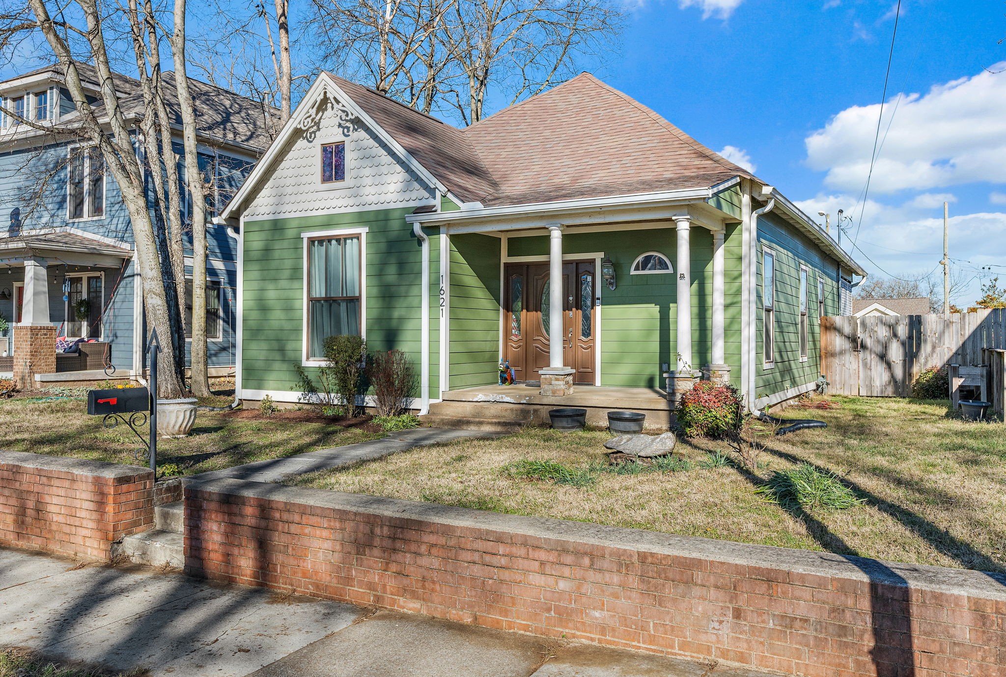 1621 Long Ave