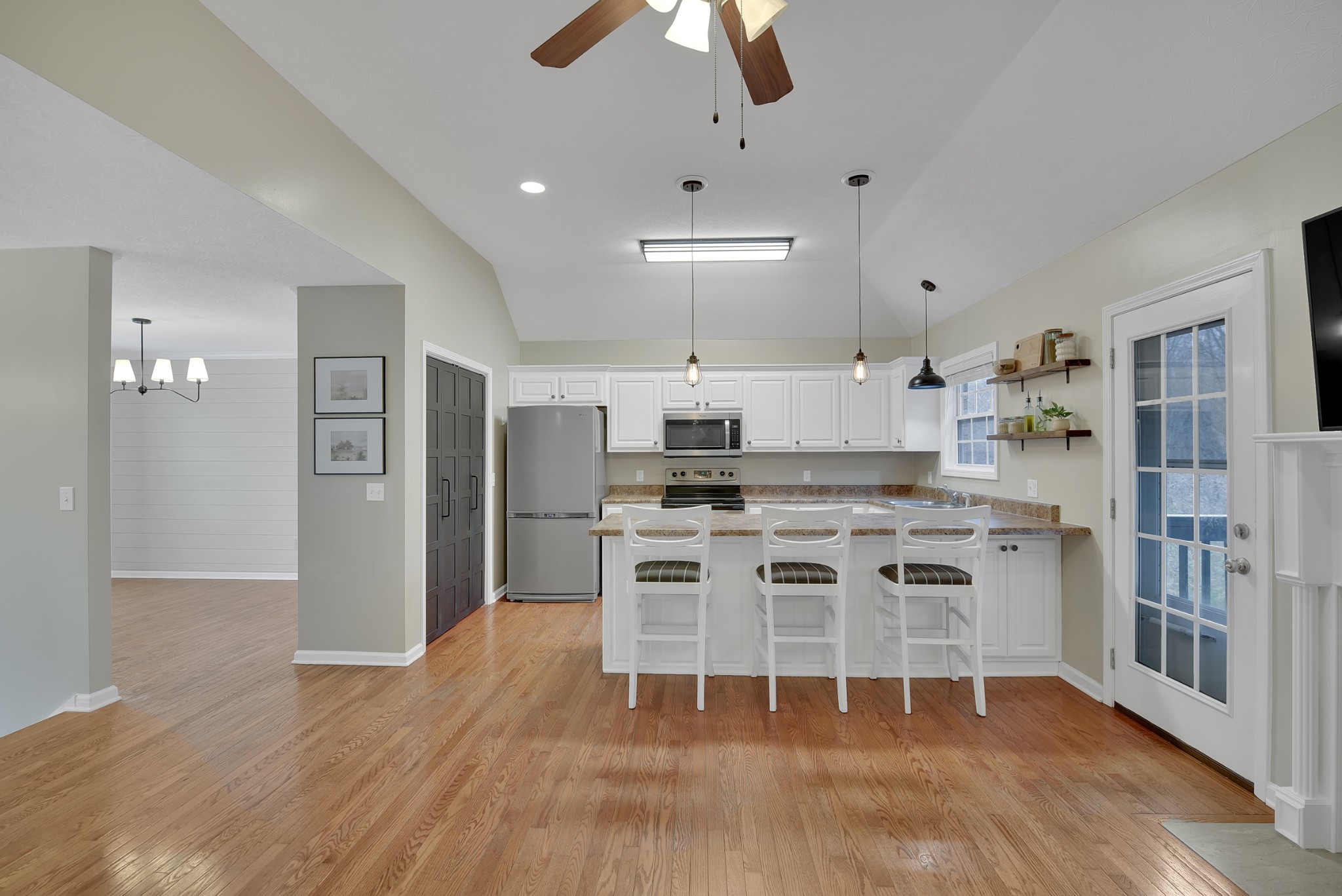 1350 Grassland Dr
