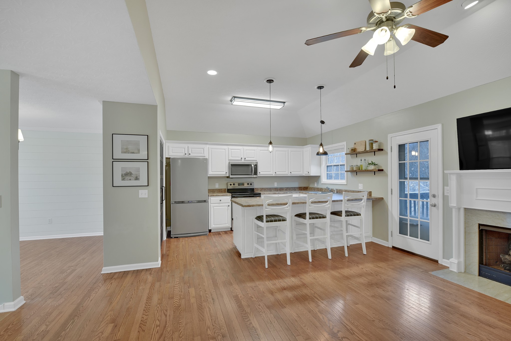 1350 Grassland Dr