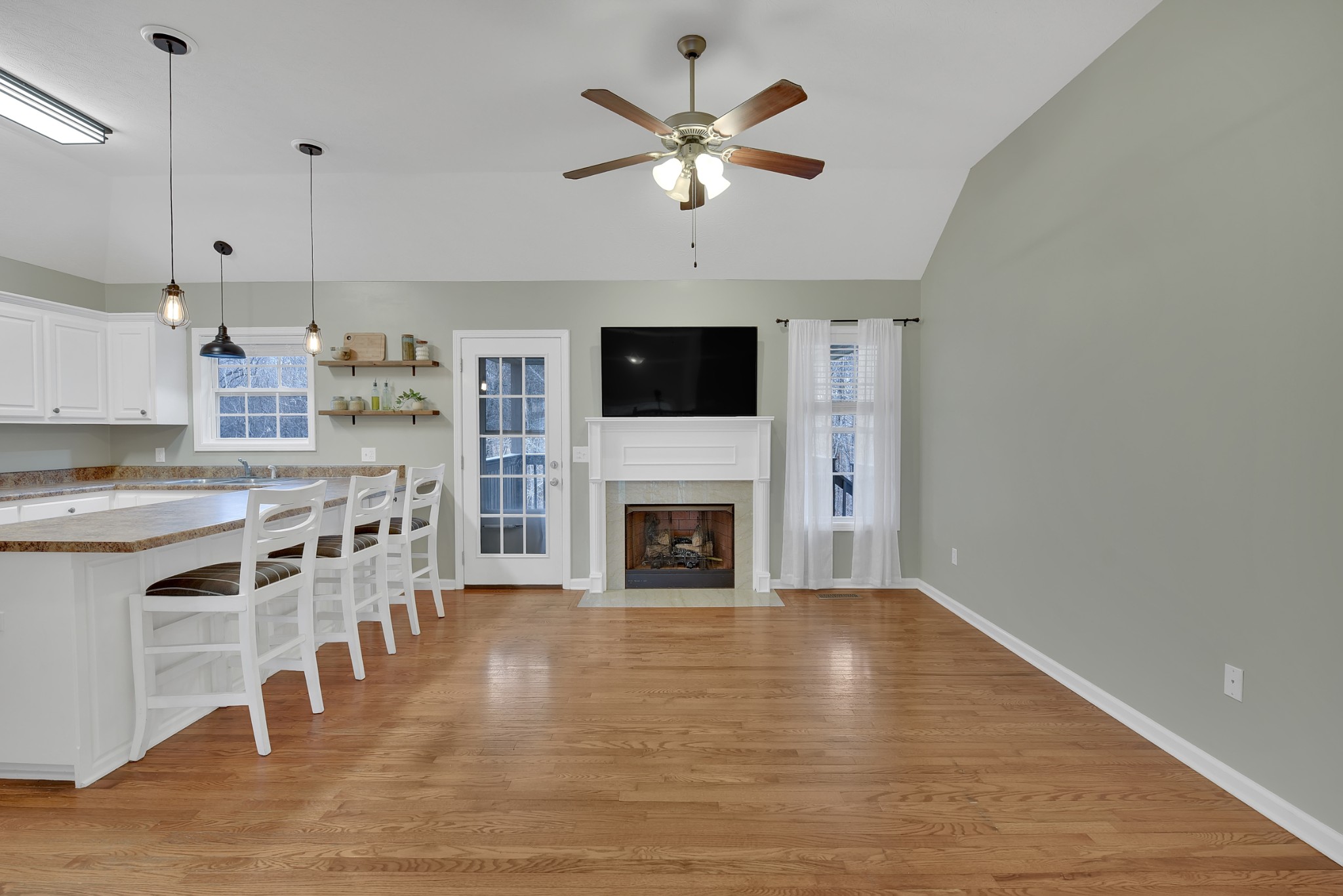 1350 Grassland Dr