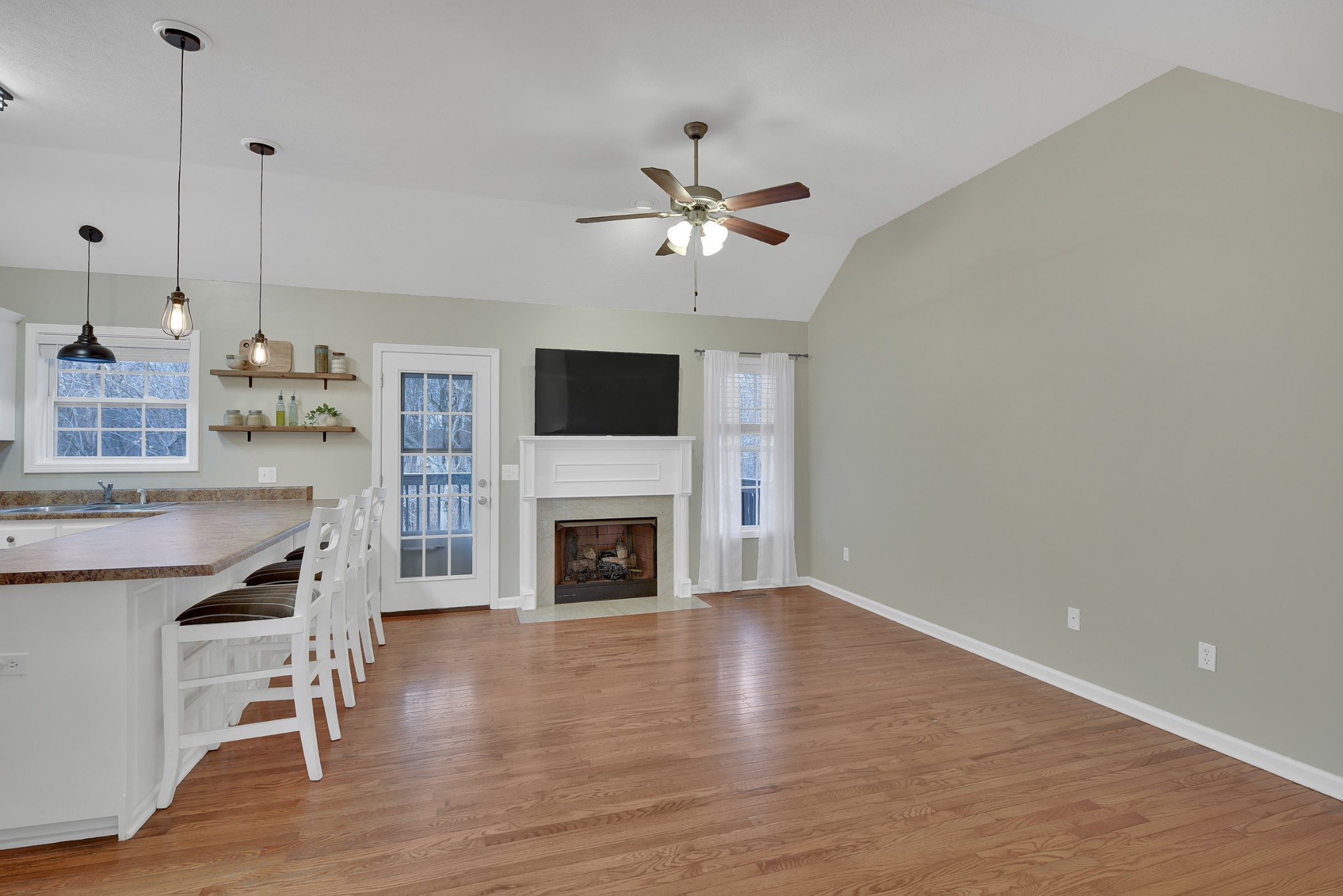 1350 Grassland Dr
