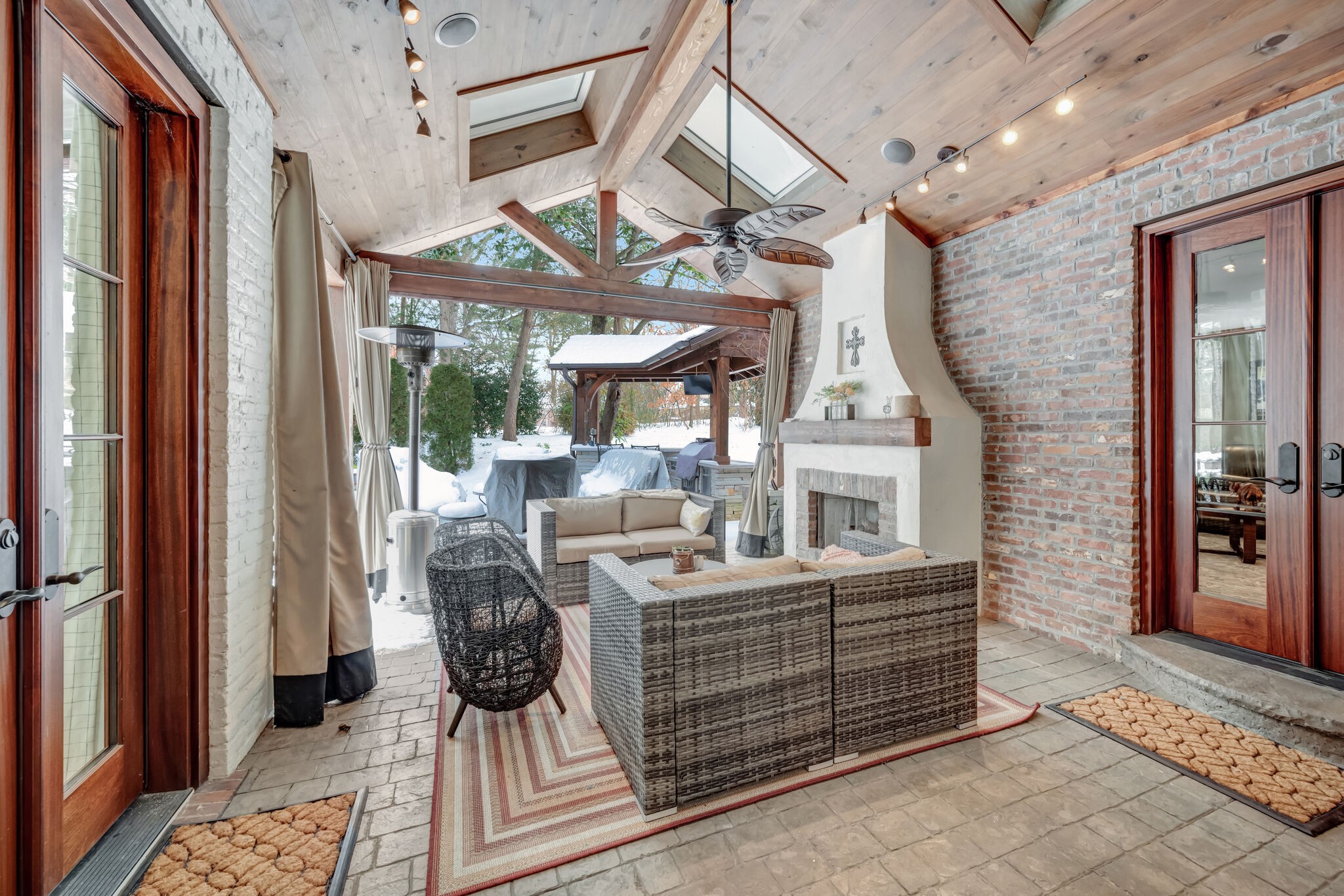 110 Lynnwood Ter
