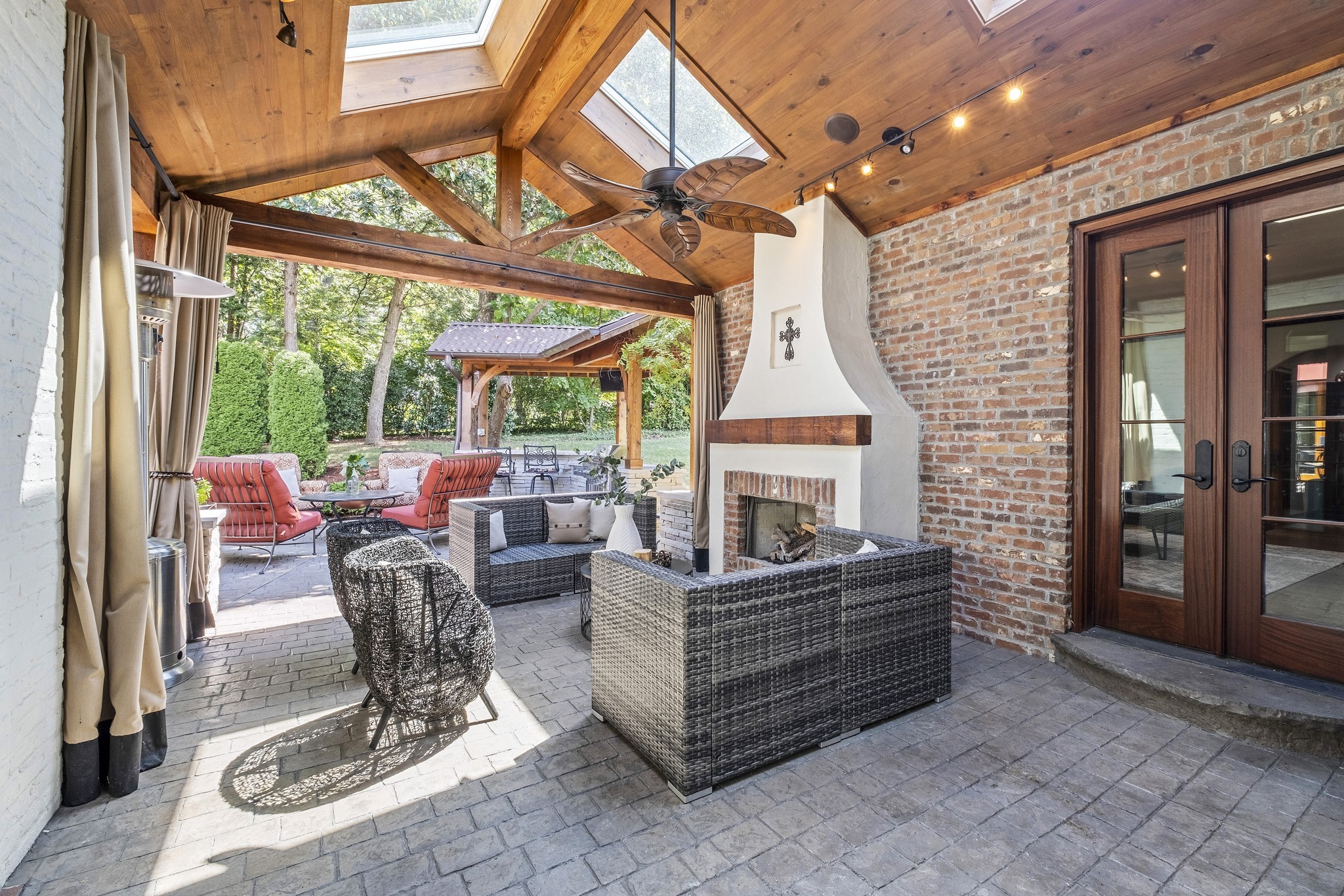 110 Lynnwood Ter