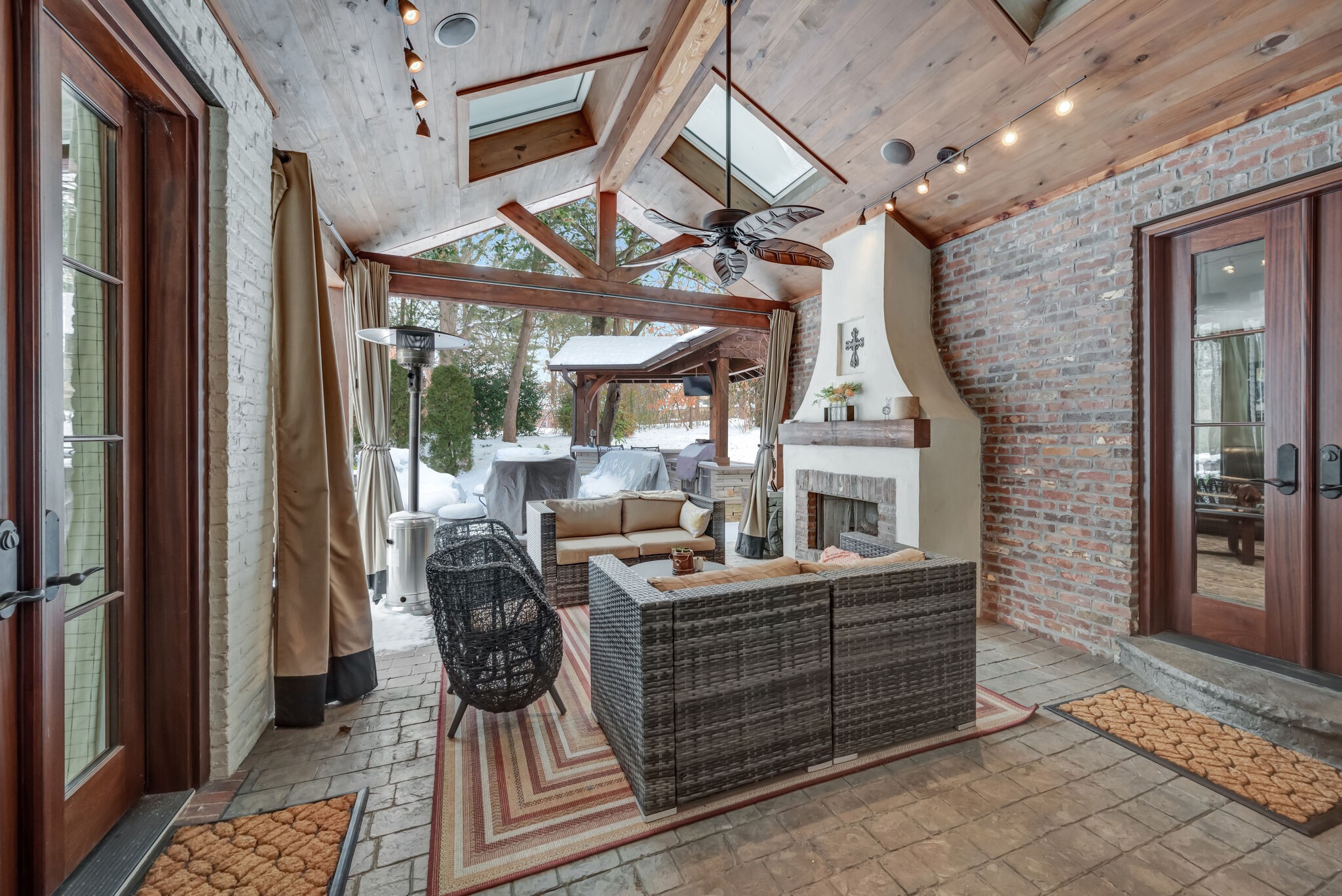 110 Lynnwood Ter