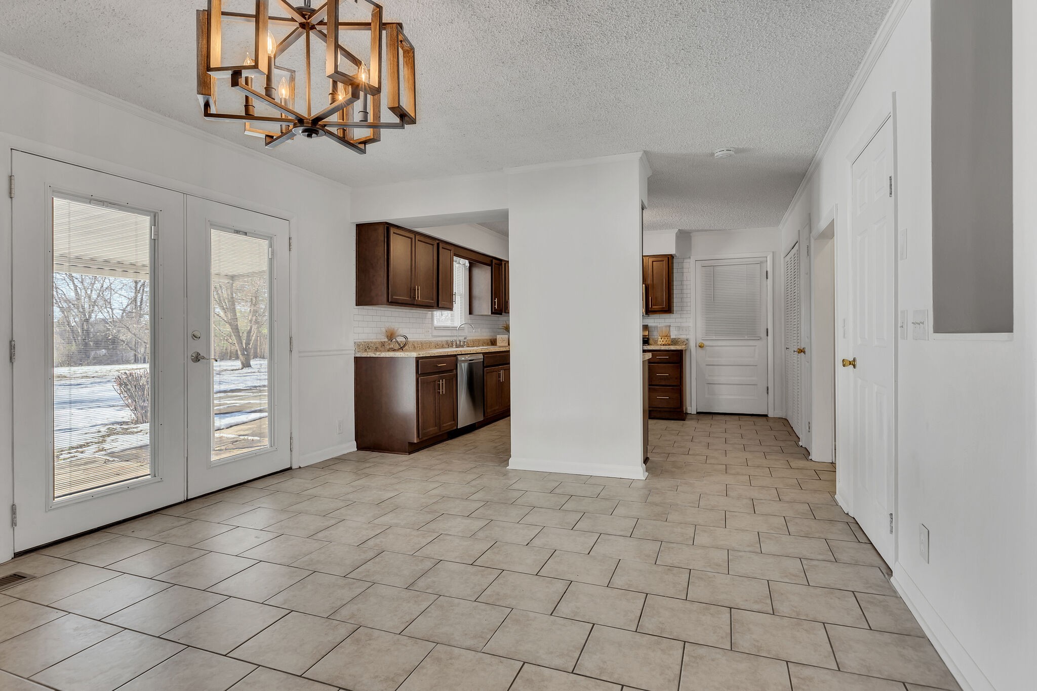 211 Elmwood Dr