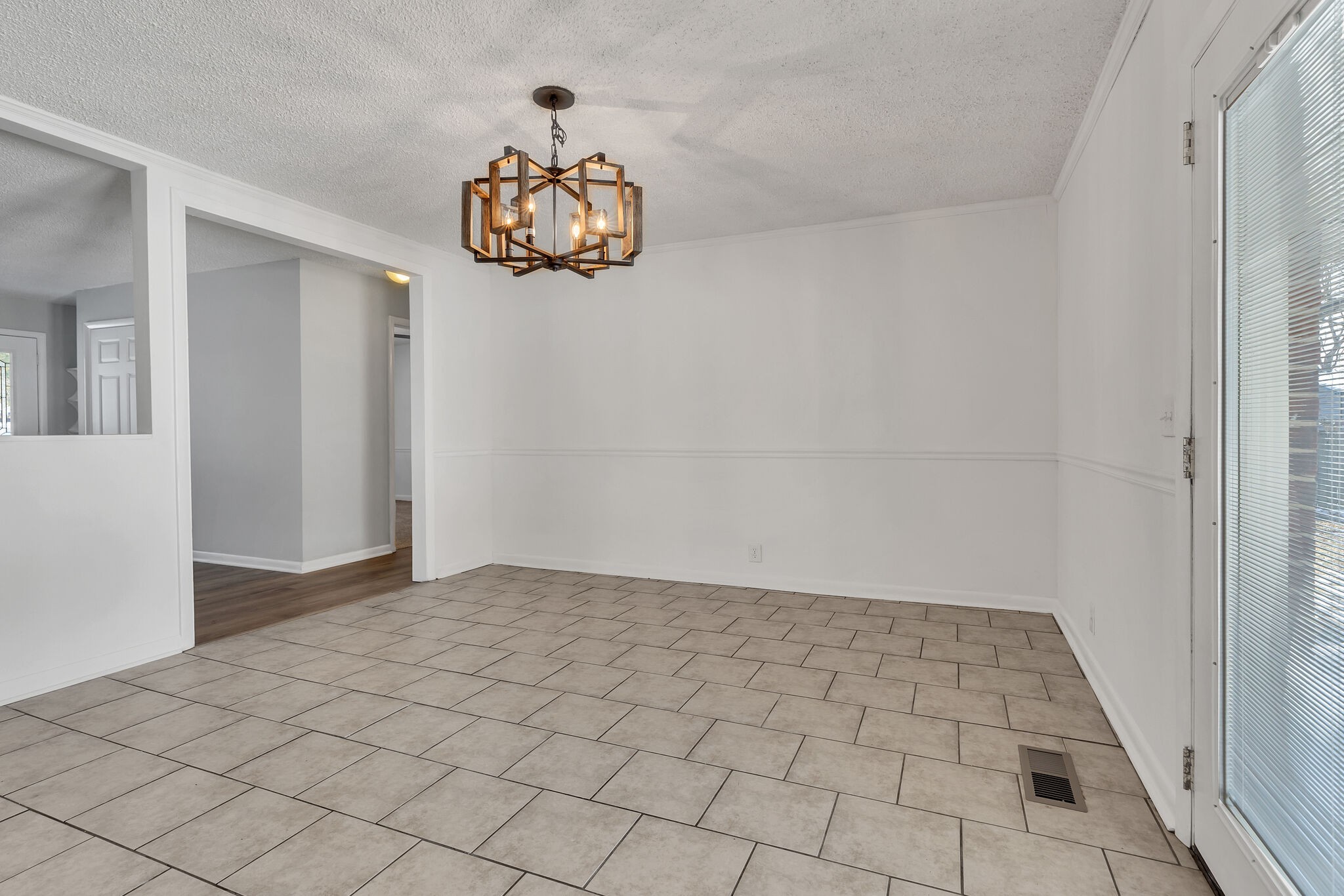 211 Elmwood Dr