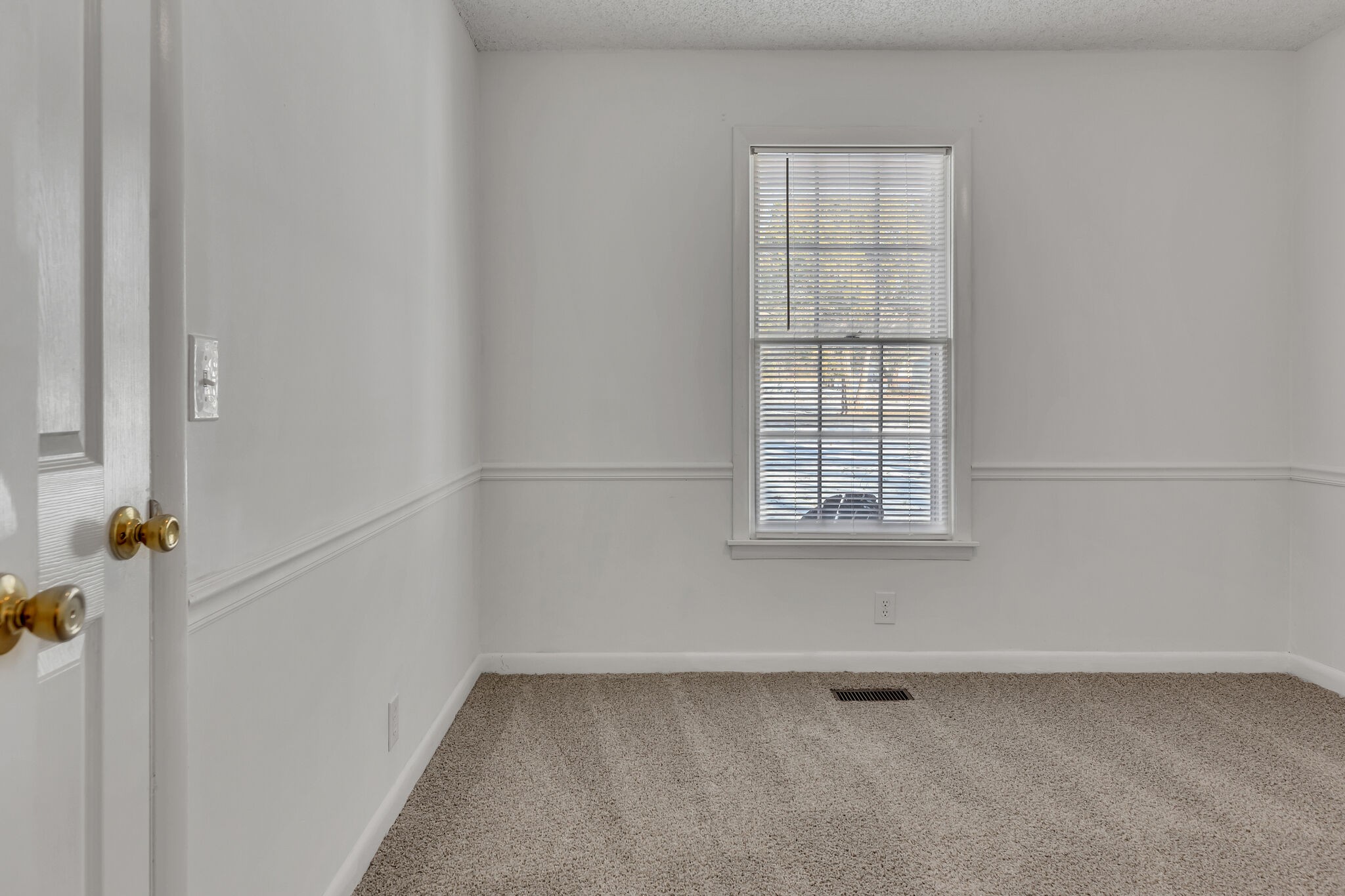 211 Elmwood Dr