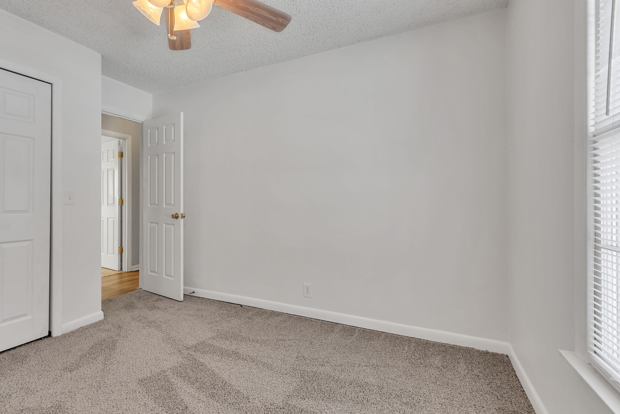 211 Elmwood Dr