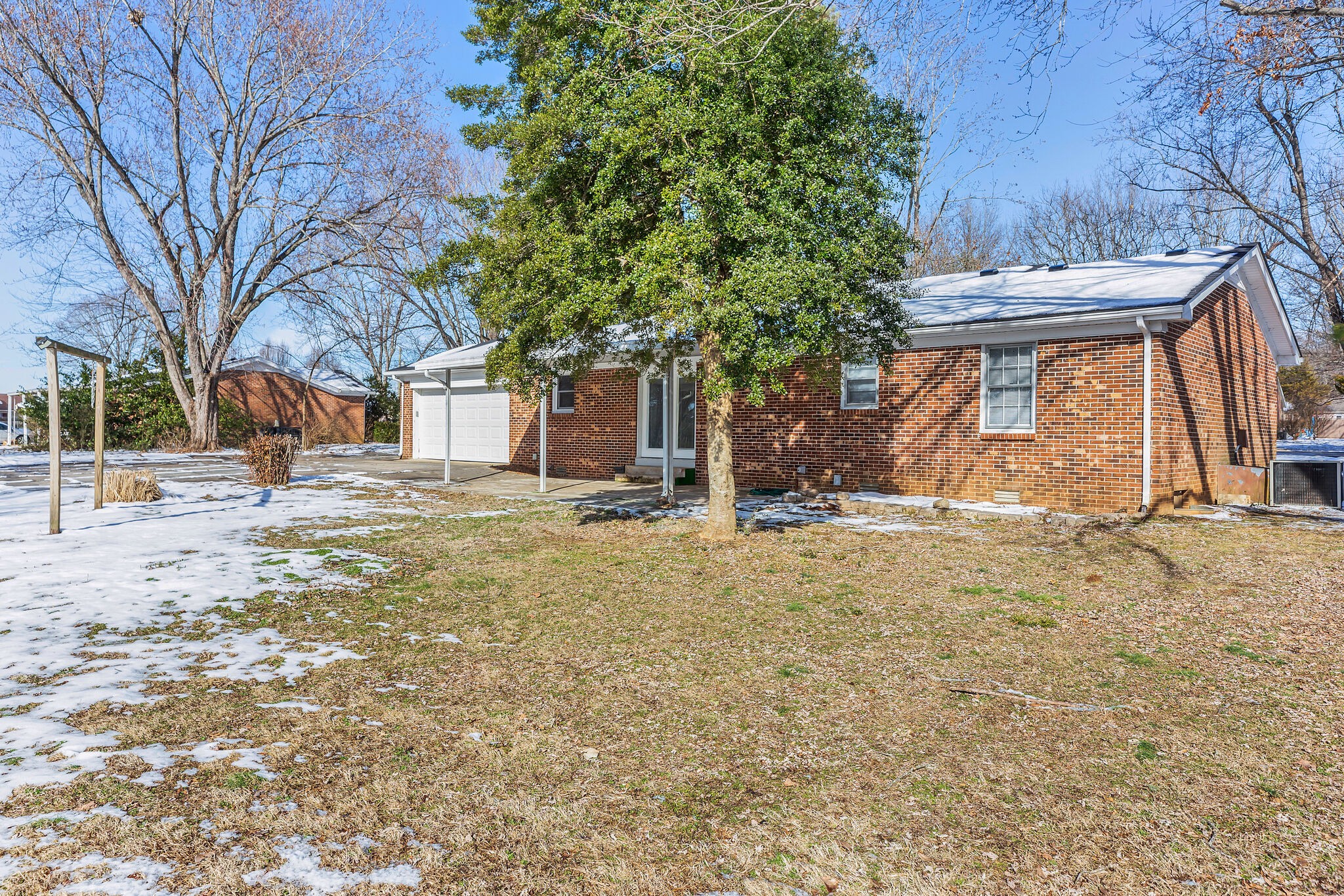 211 Elmwood Dr