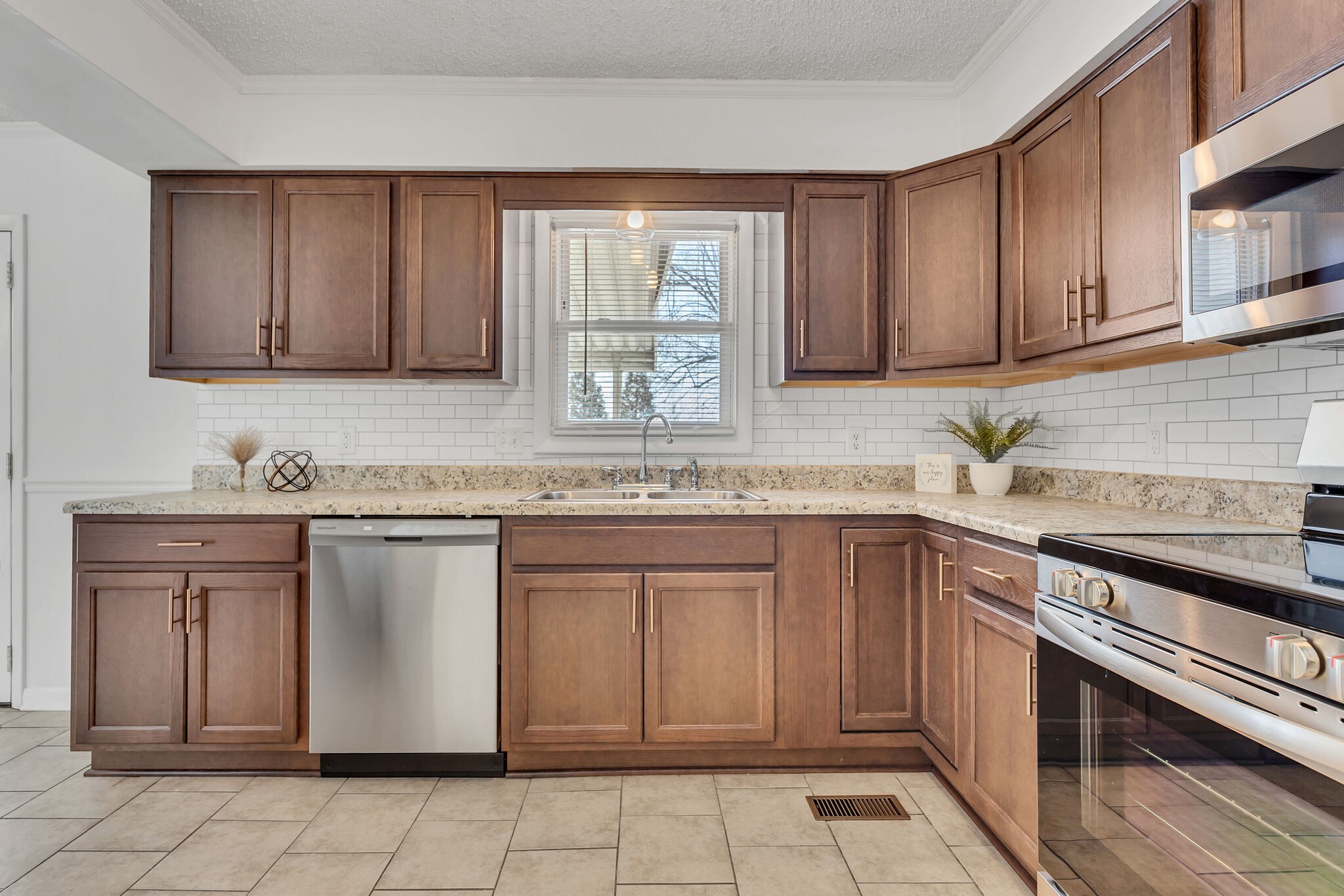 211 Elmwood Dr