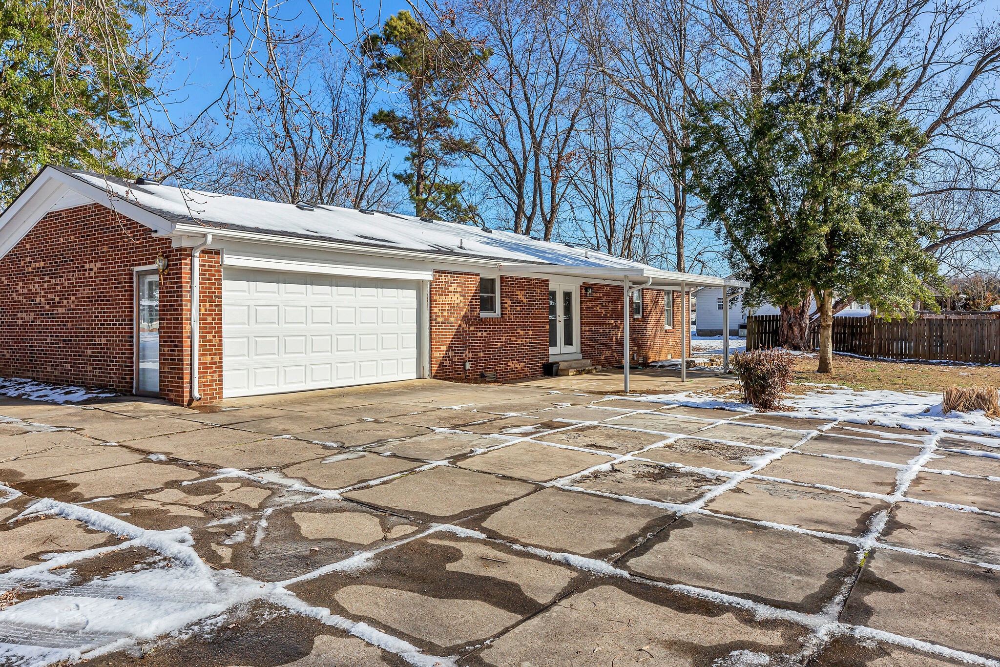 211 Elmwood Dr