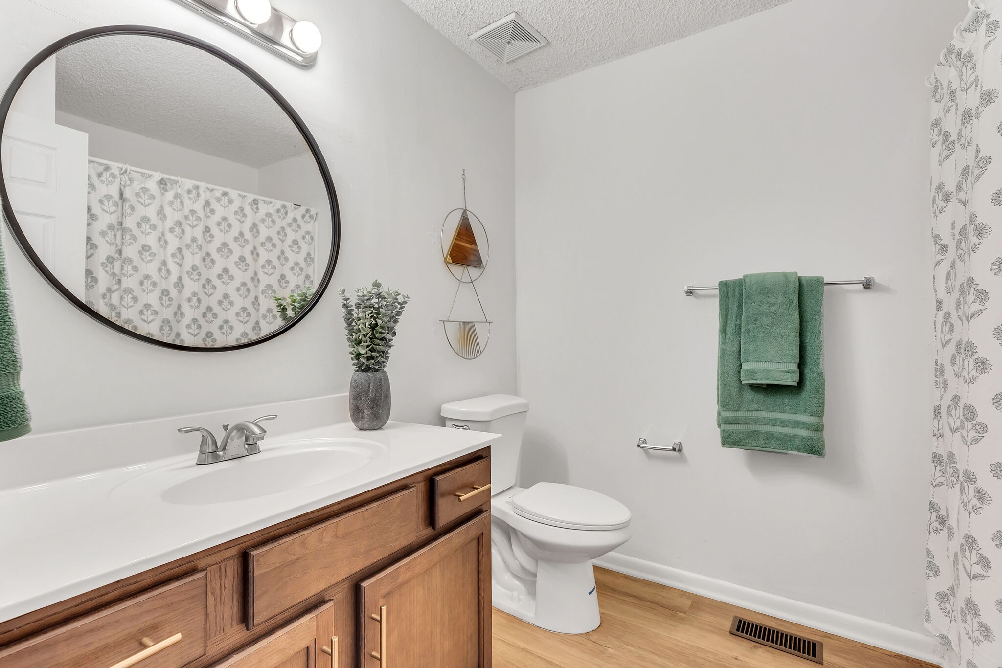211 Elmwood Dr
