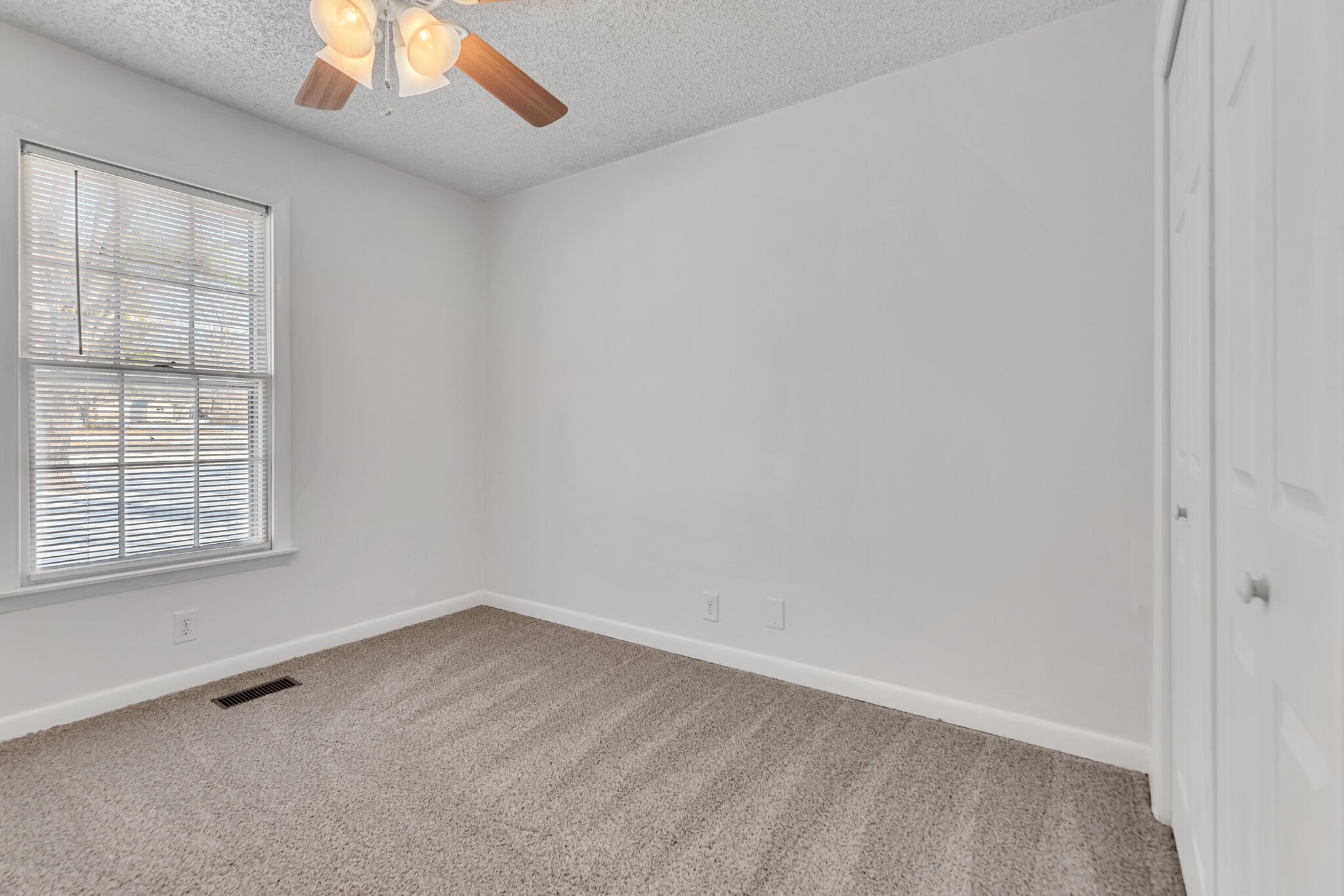 211 Elmwood Dr