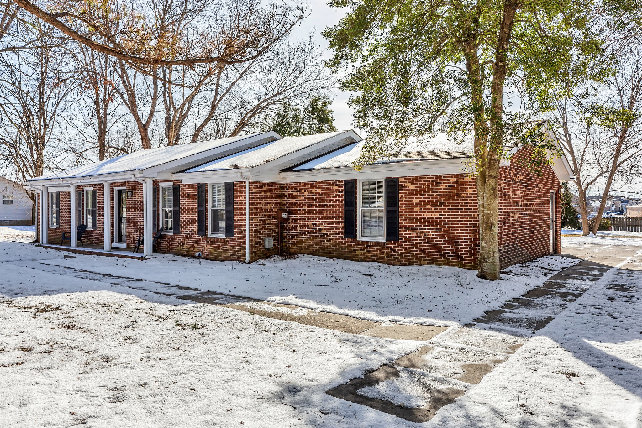 211 Elmwood Dr