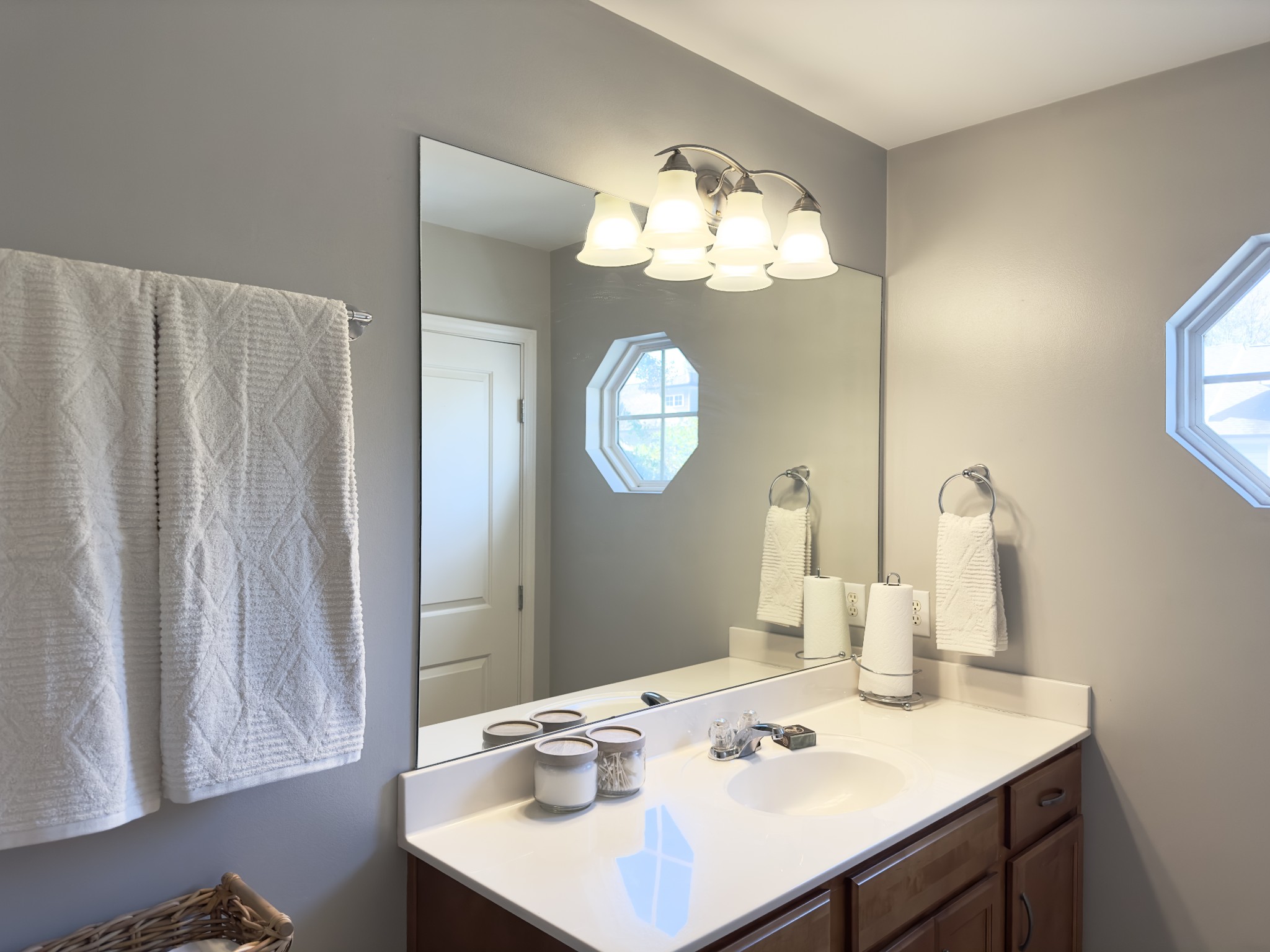 553 Rosedale Ave Unit: 104