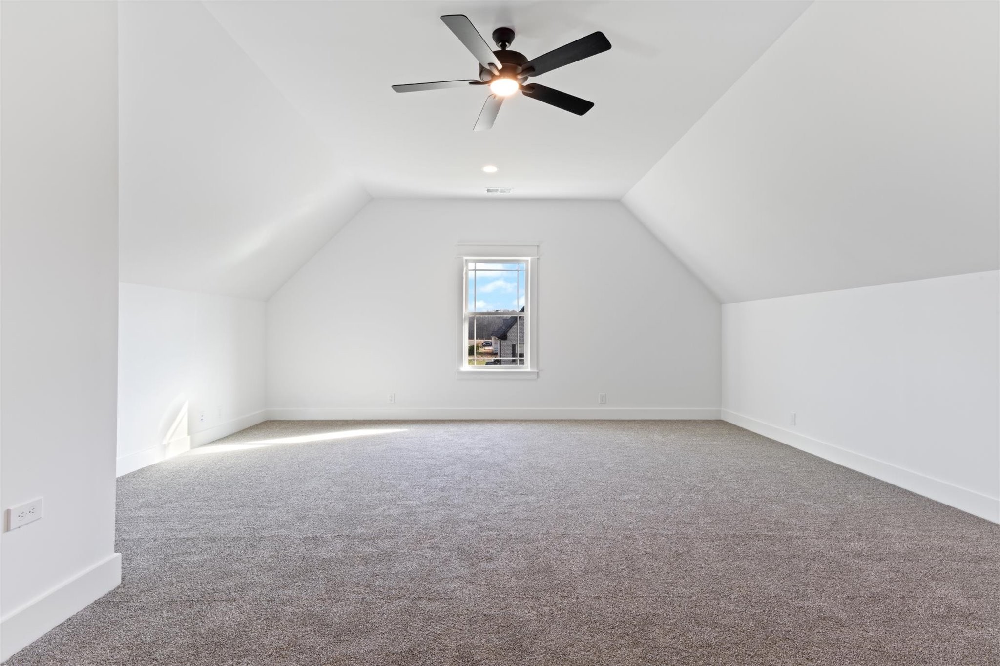 2704 Carousel Dr