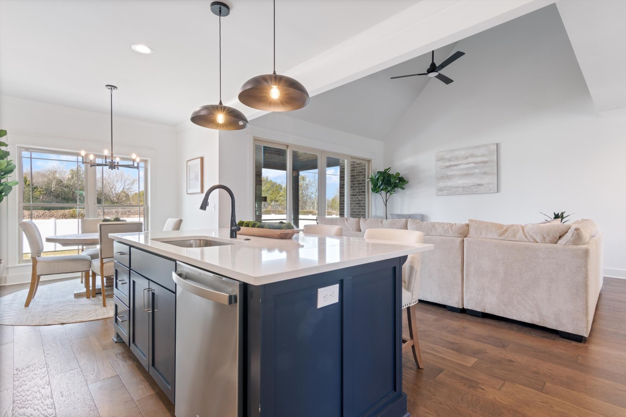2704 Carousel Dr