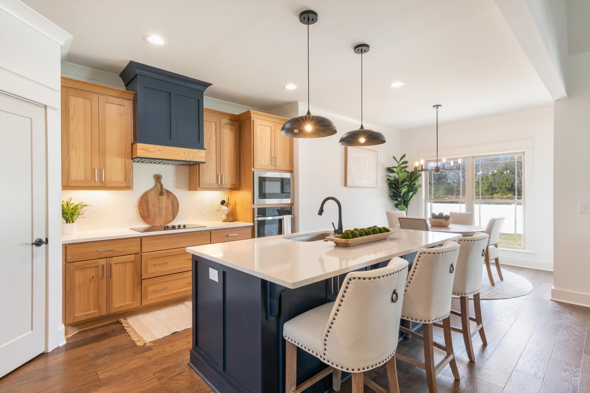 2704 Carousel Dr