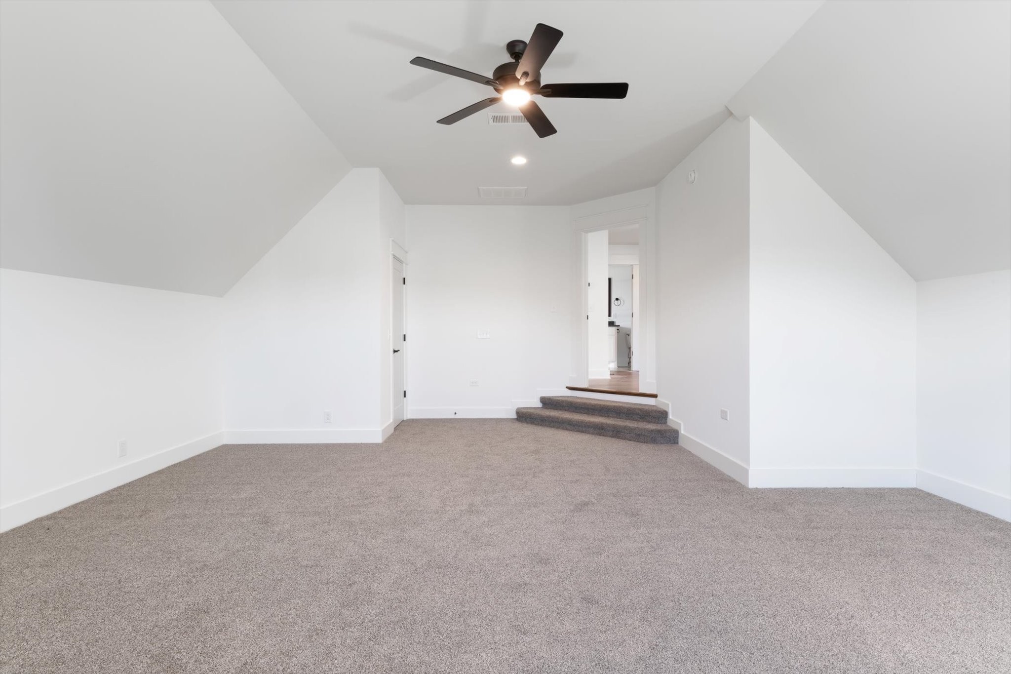 2704 Carousel Dr