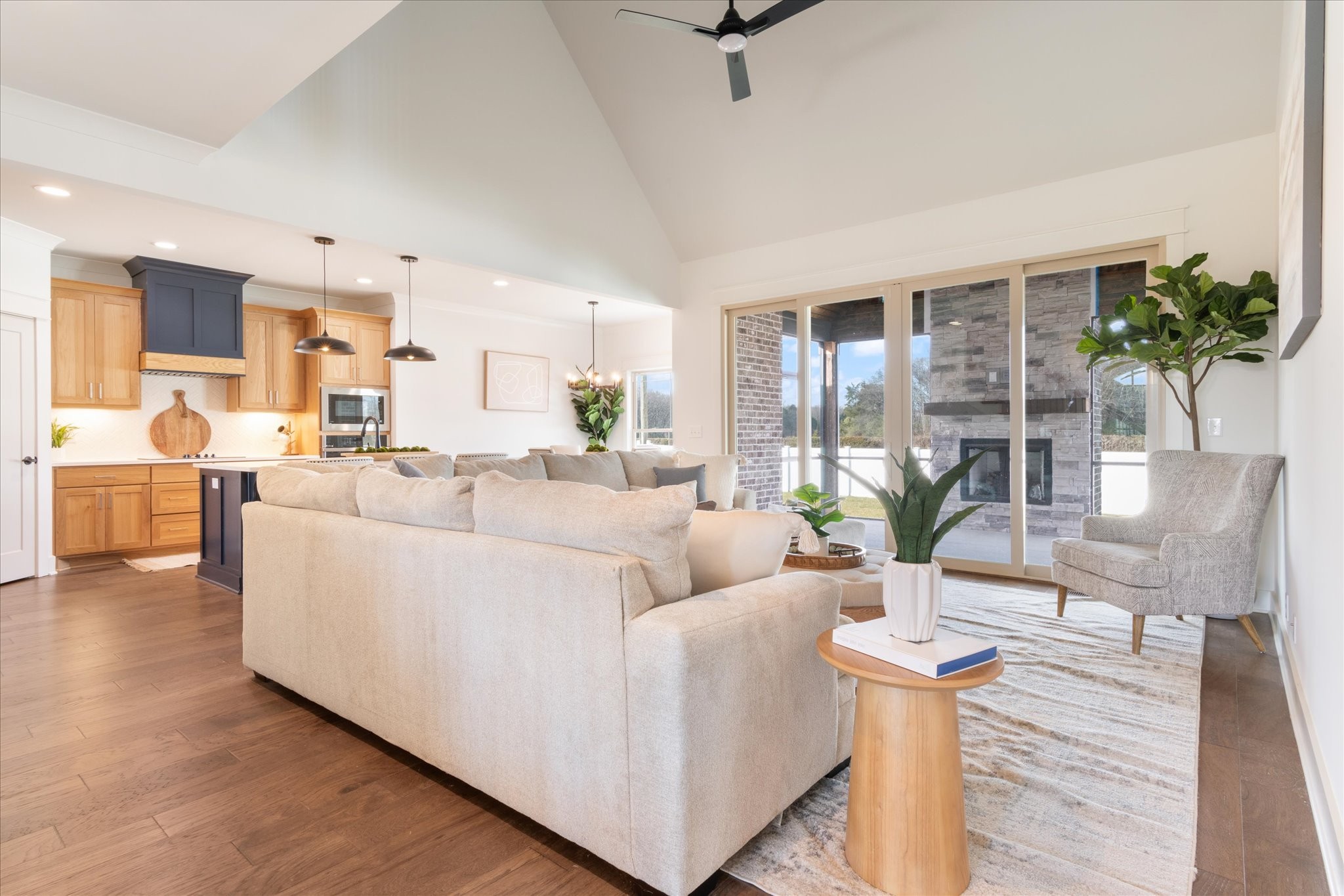 2704 Carousel Dr