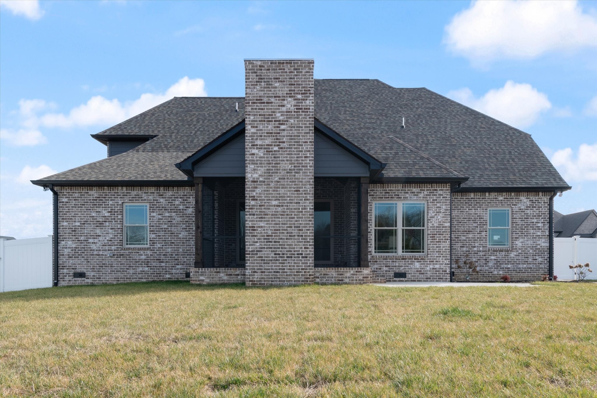 2704 Carousel Dr