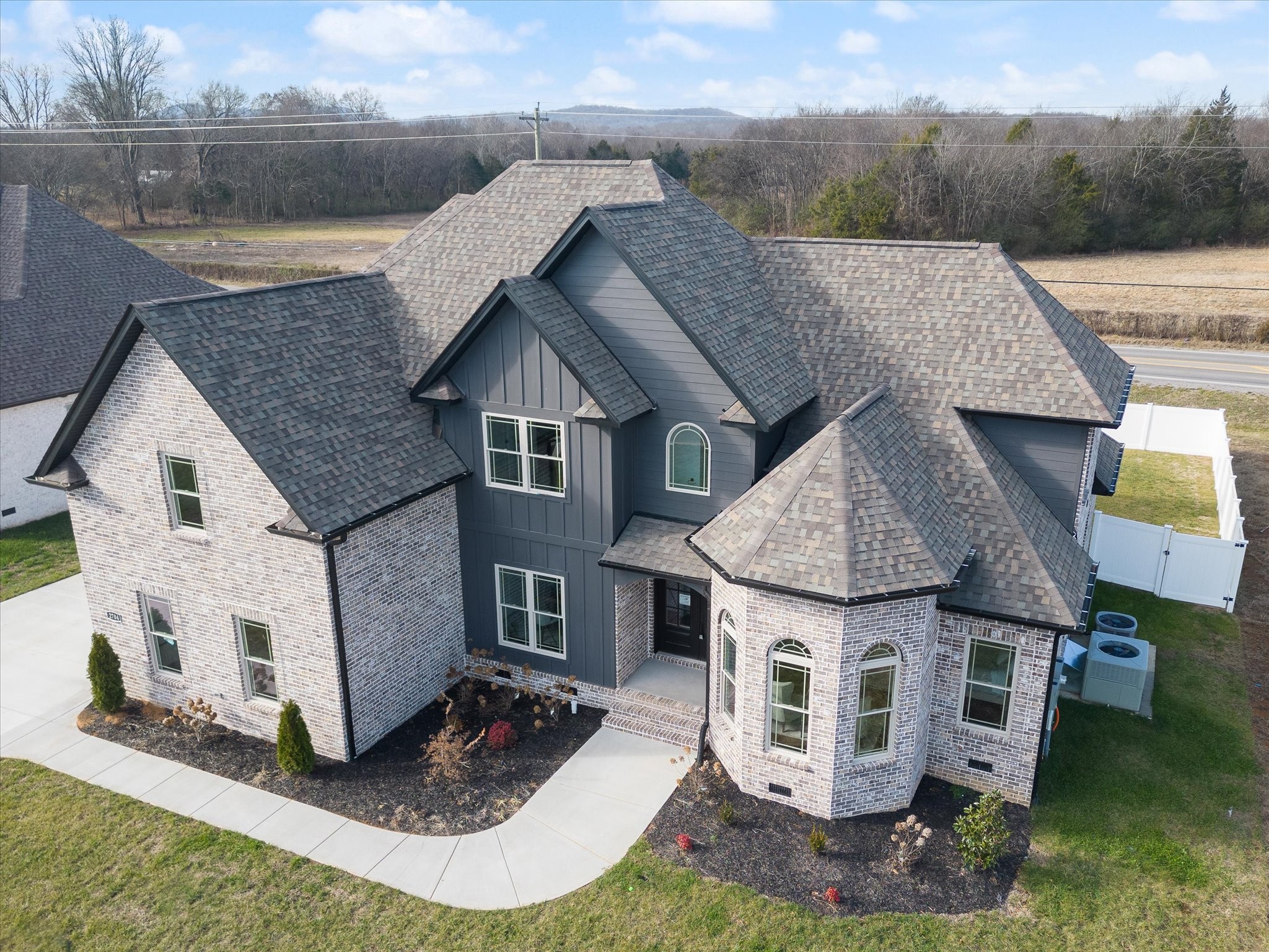 2704 Carousel Dr